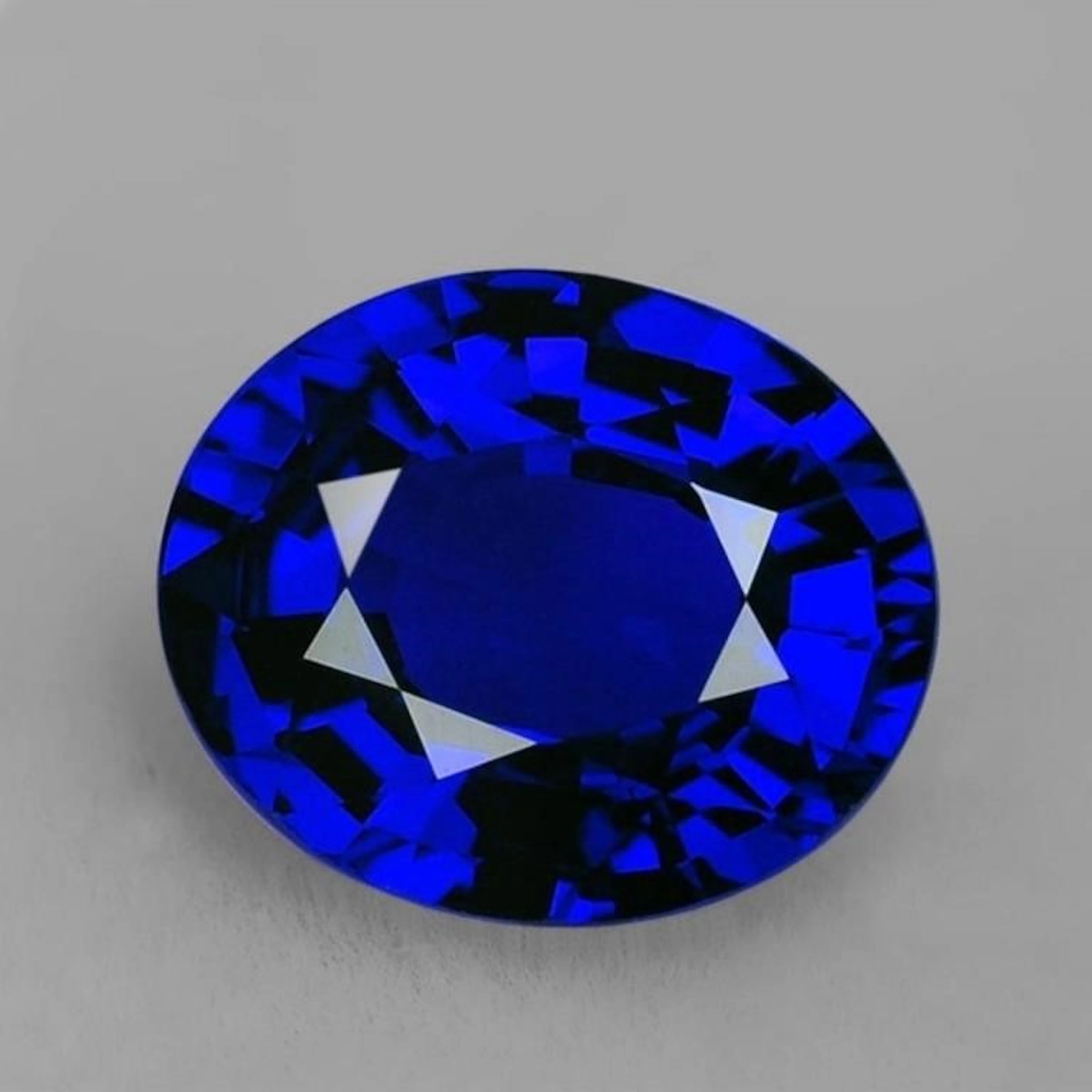 Natural Oval Royal Blue Sapphire [VVS]