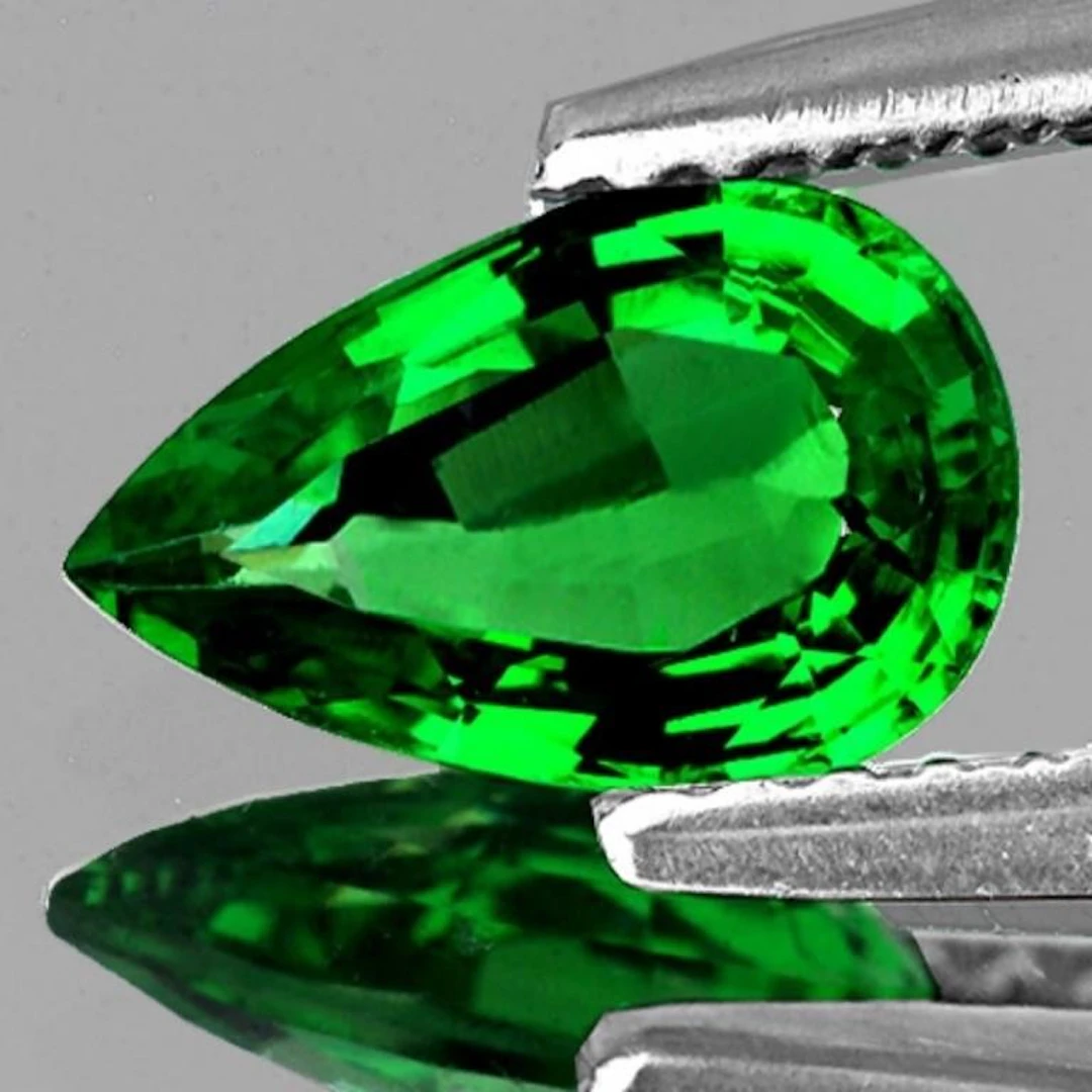 Natural Emerald Green Tsavorite Garnet {Flawless-V