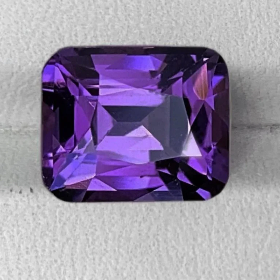 Natural Octagon Purple Spinel [Flawless-VVS]