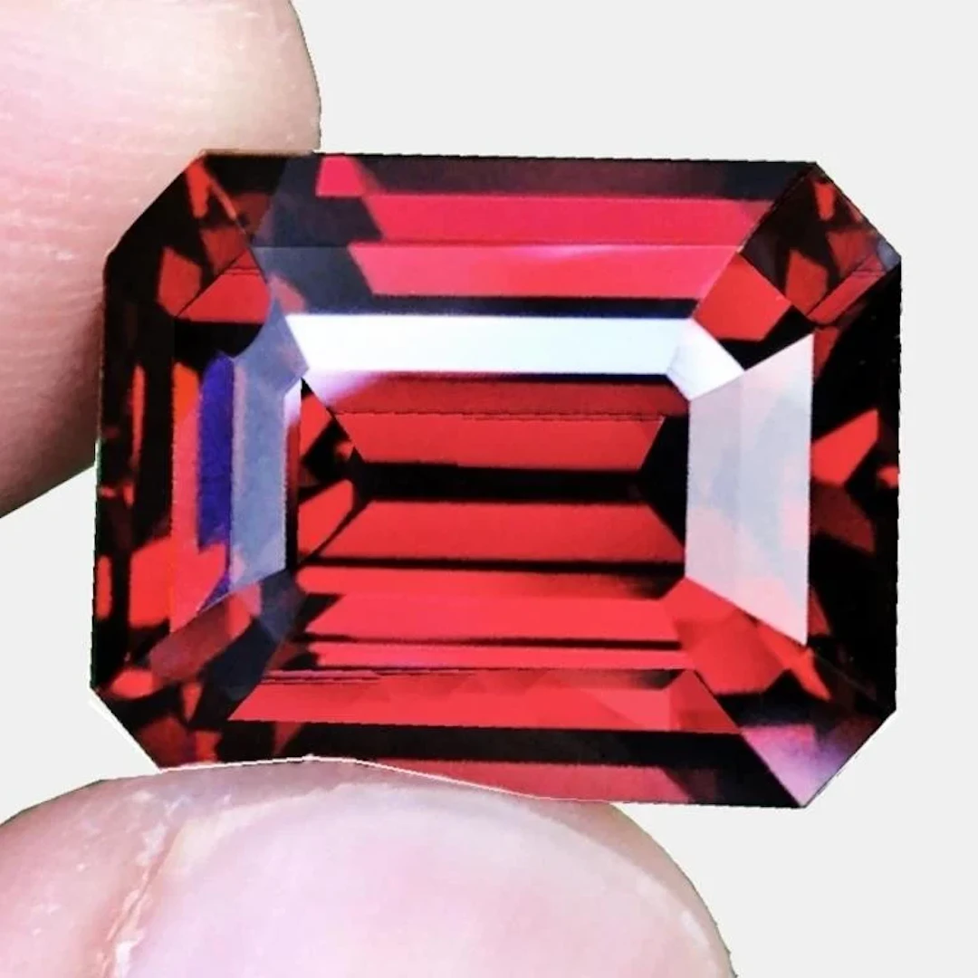 Natural Rhodolite Garnet {Flawless-VVS1}