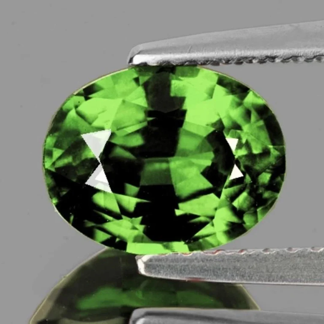 Natural Green Sapphire 1.17 Cts {Flawless-VVS}