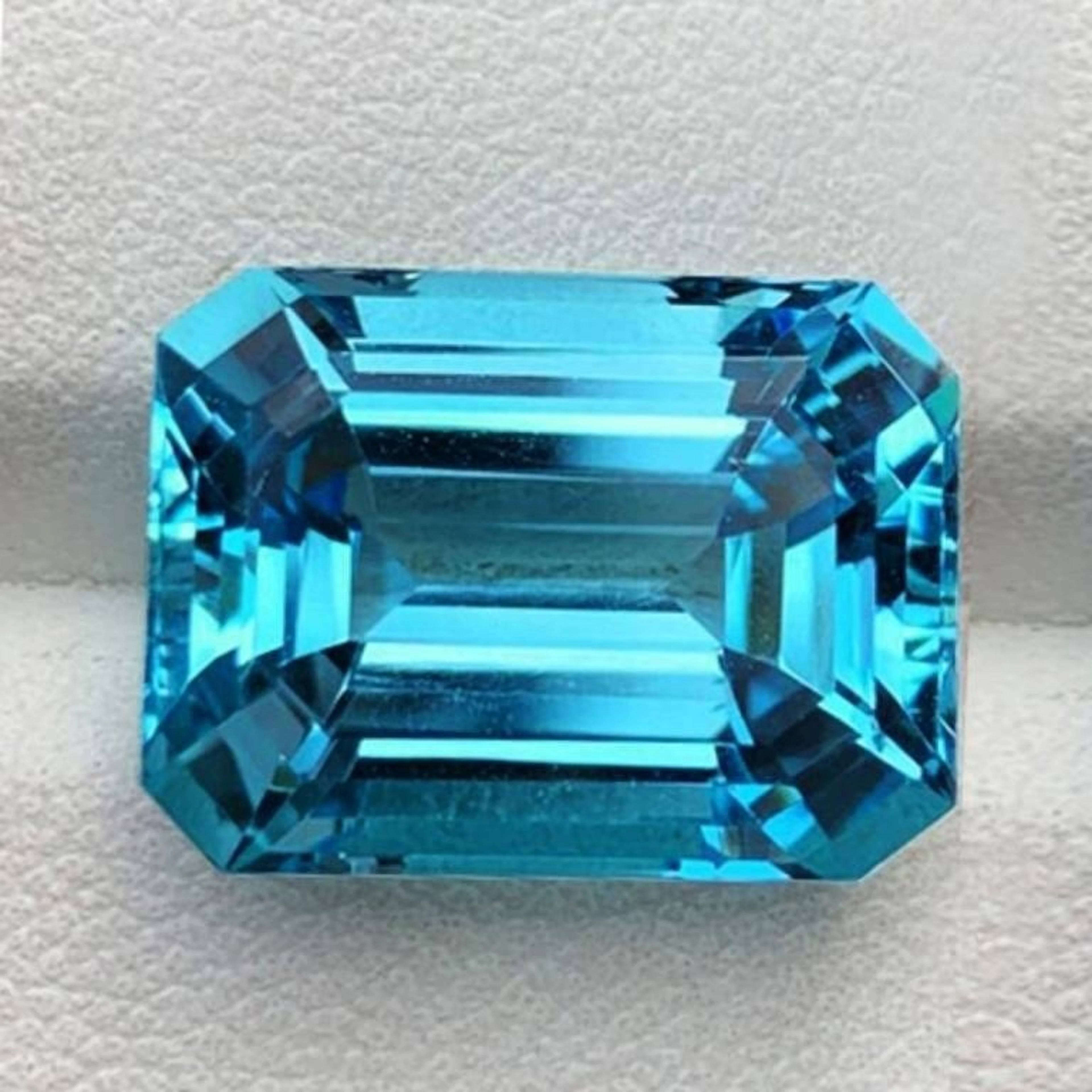 Natural Cambodian Blue Zircon {Flawless-VVS1}