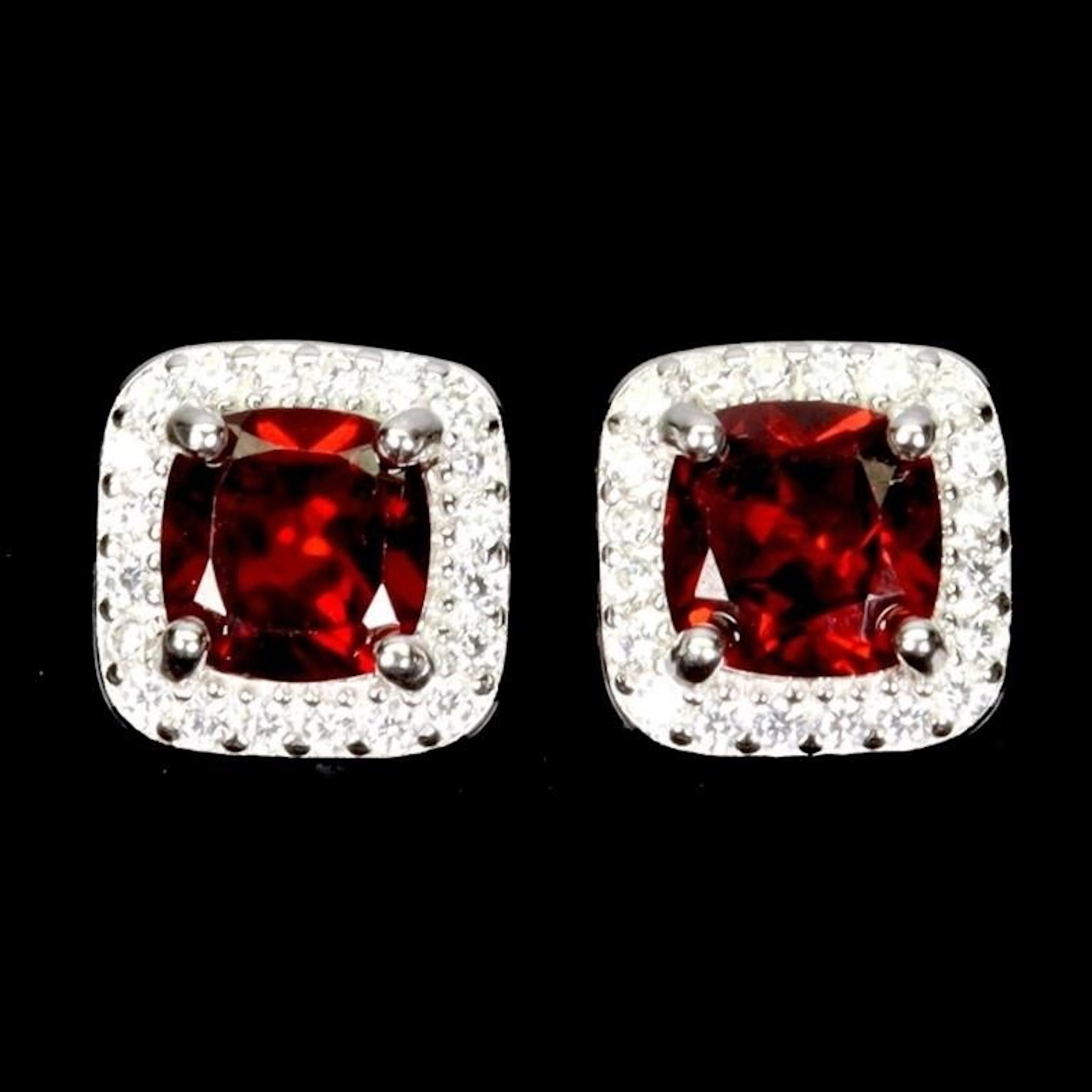 Natural Cushion Garnet earstuds