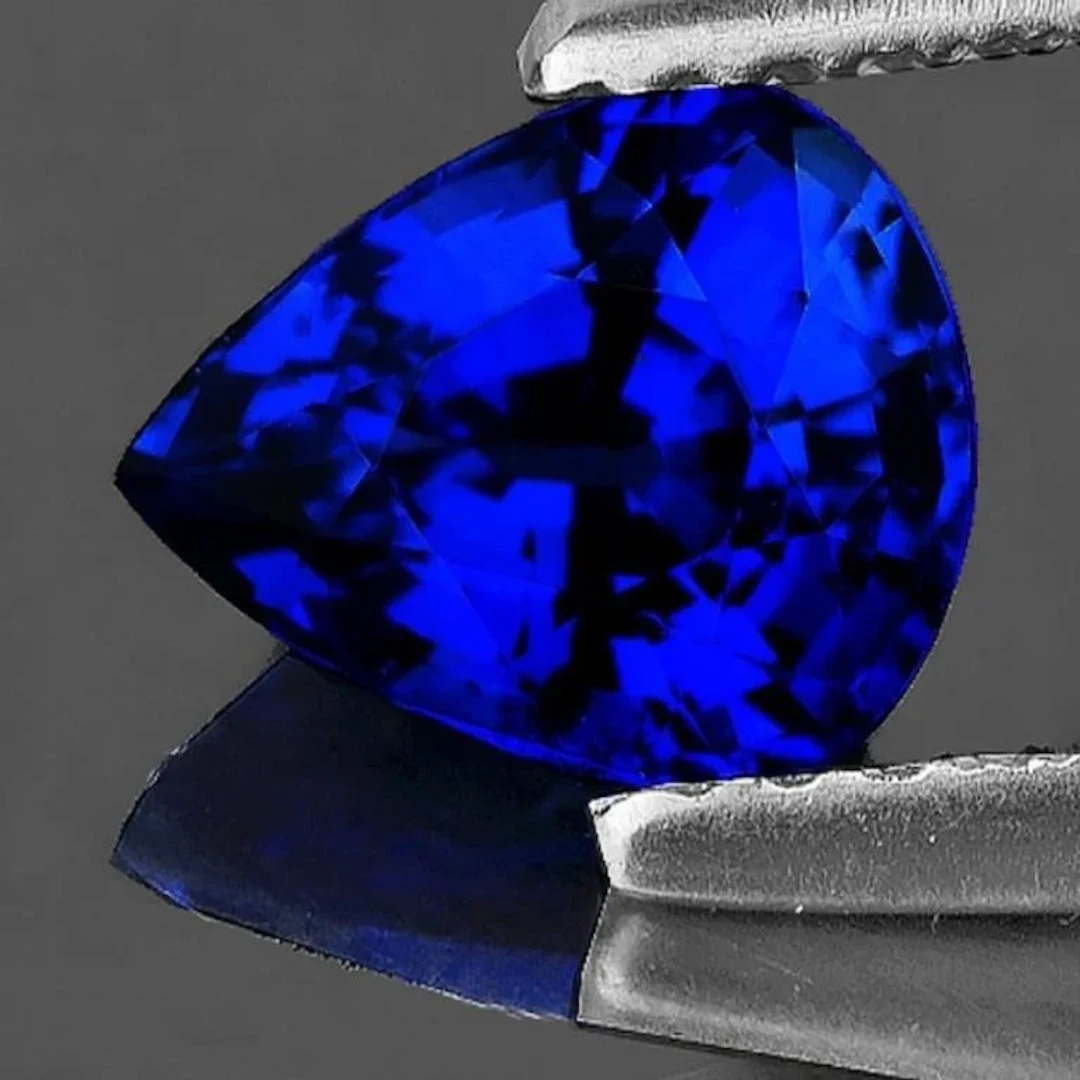 Natural Premium Royal Blue Sapphire [VVS]