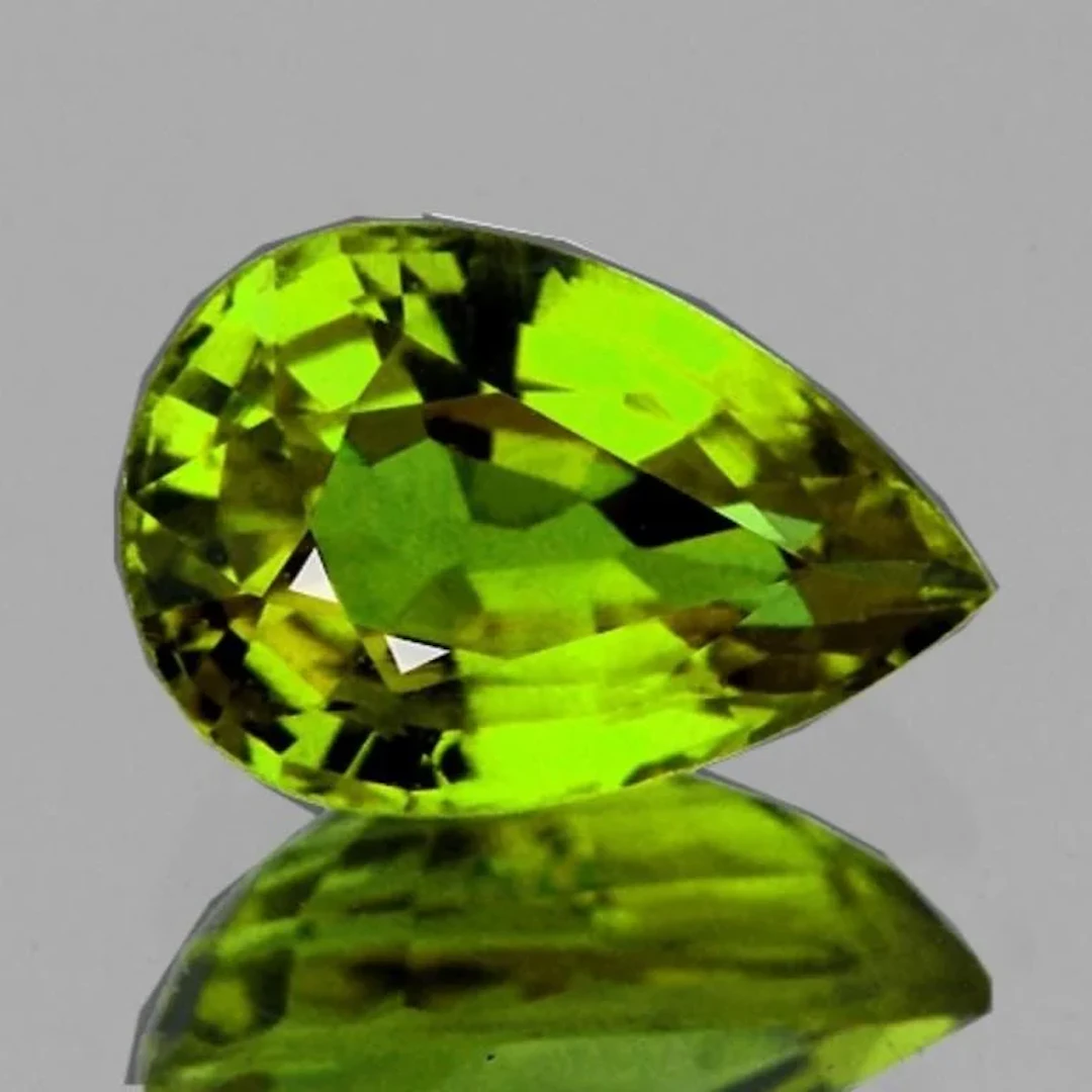 Natural Apple Green Tourmaline {Flawless-VVS}