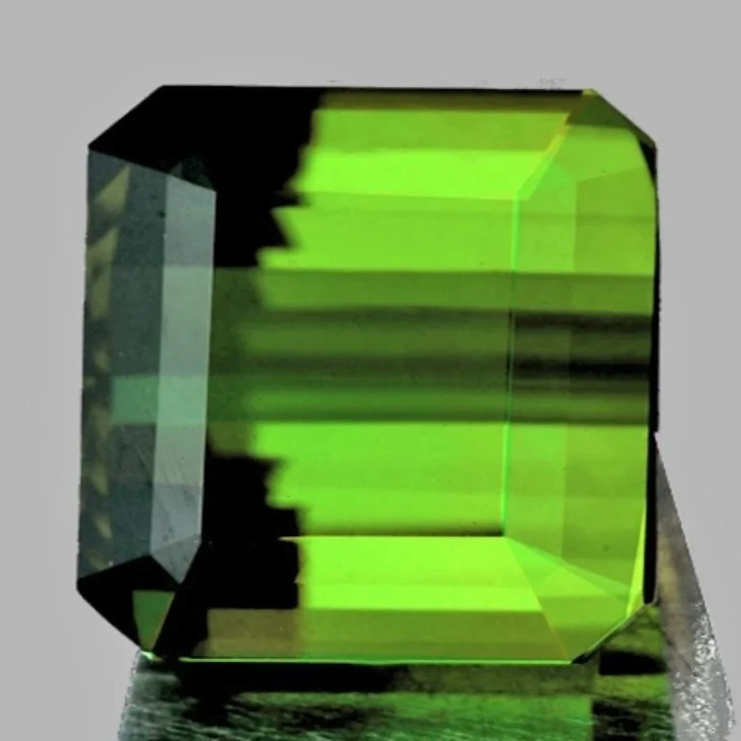 Natural Green Tourmaline {Flawless-VVS1}
