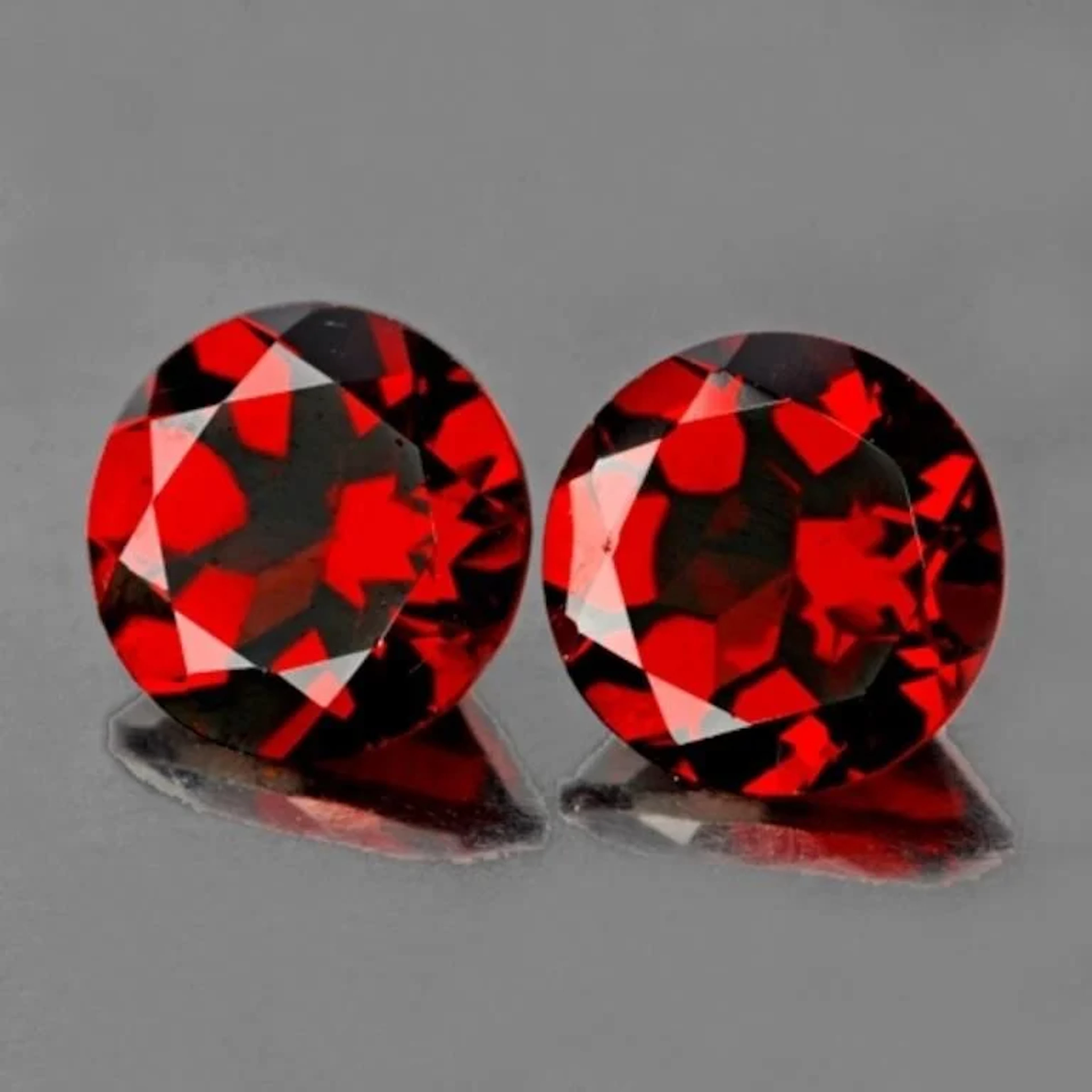Natural Intense Red Garnet Pair {Flawless-VVS1}