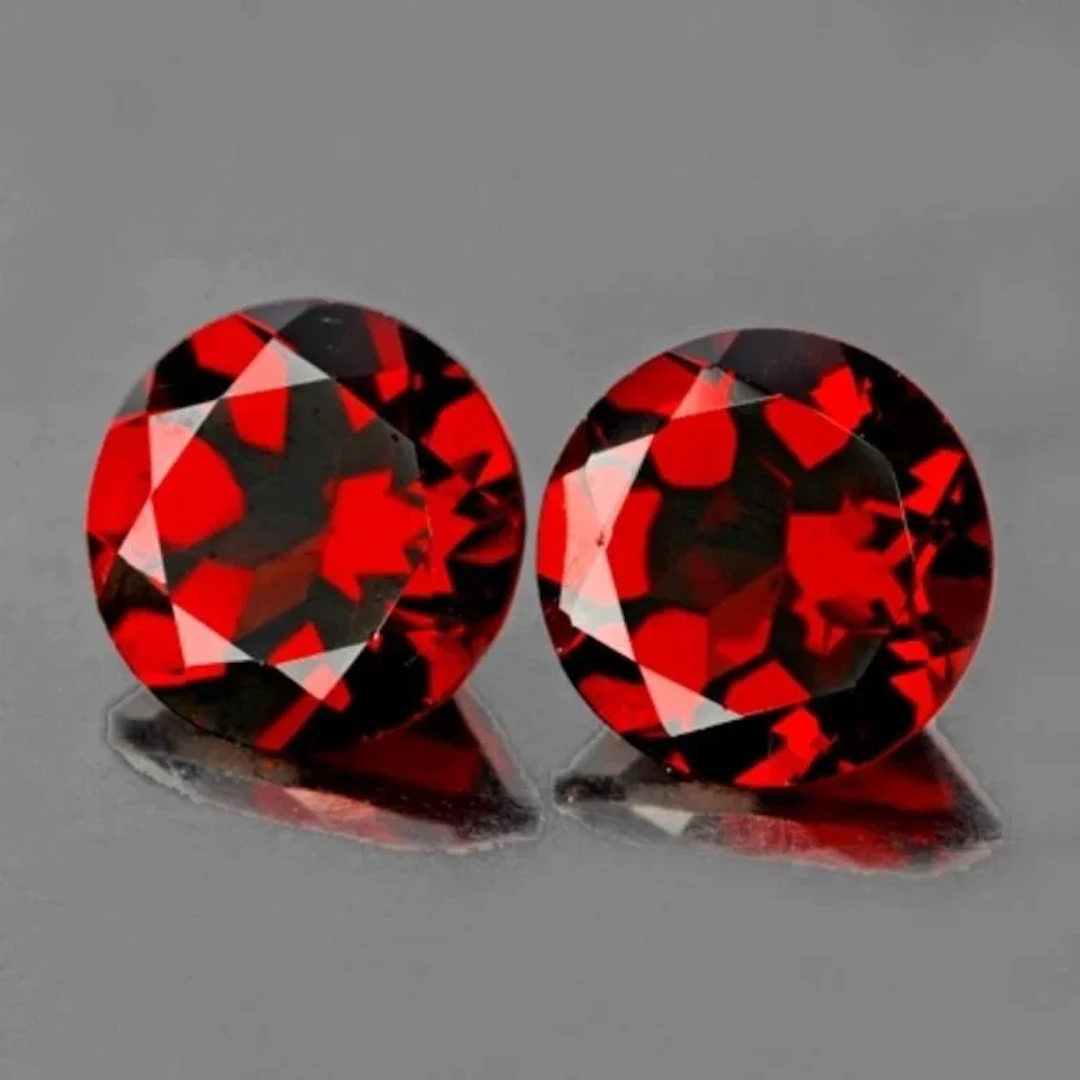 Natural Intense Red Garnet Pair {Flawless-VVS1}