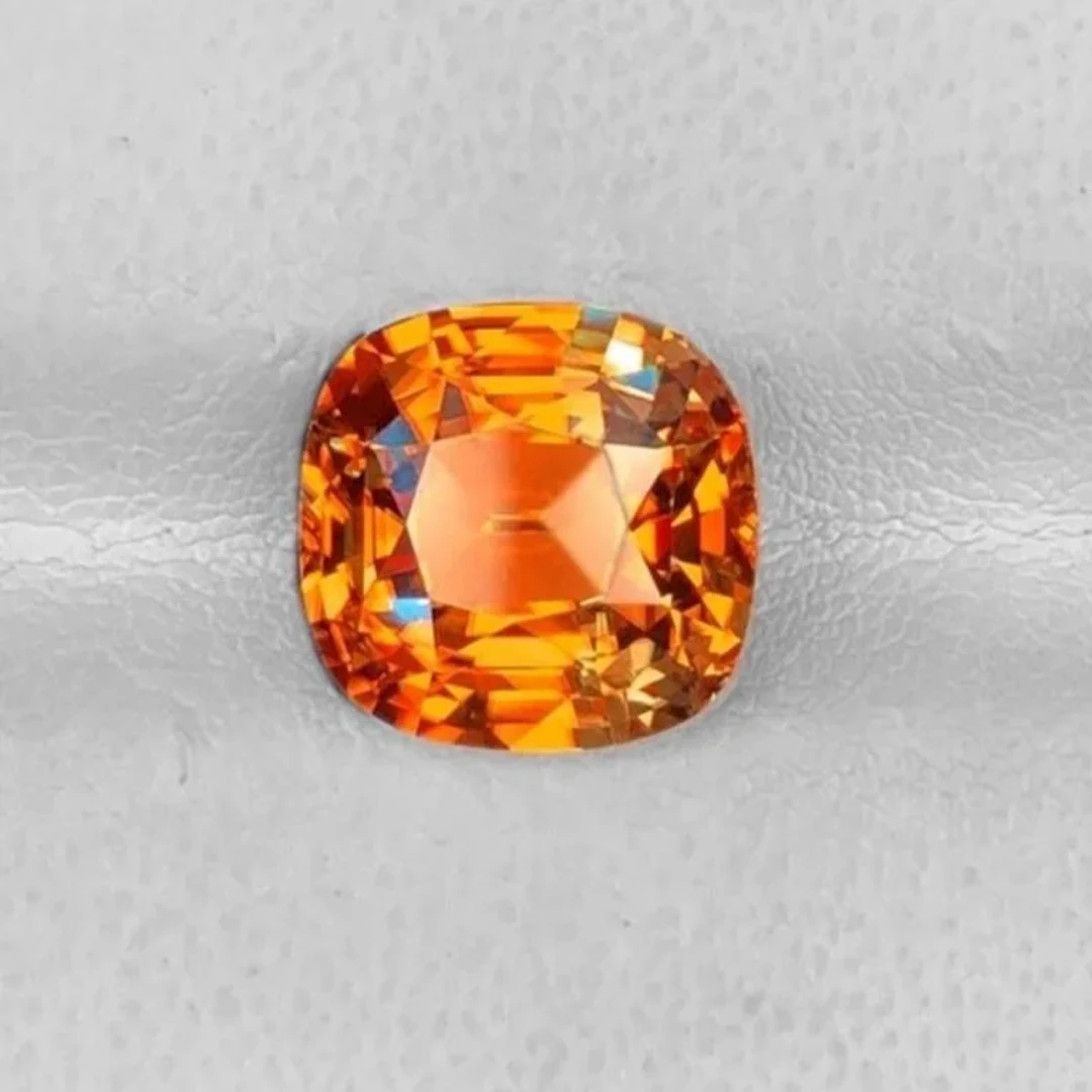 Natural Golden Yellow Cushion Sapphire [Flawless-V