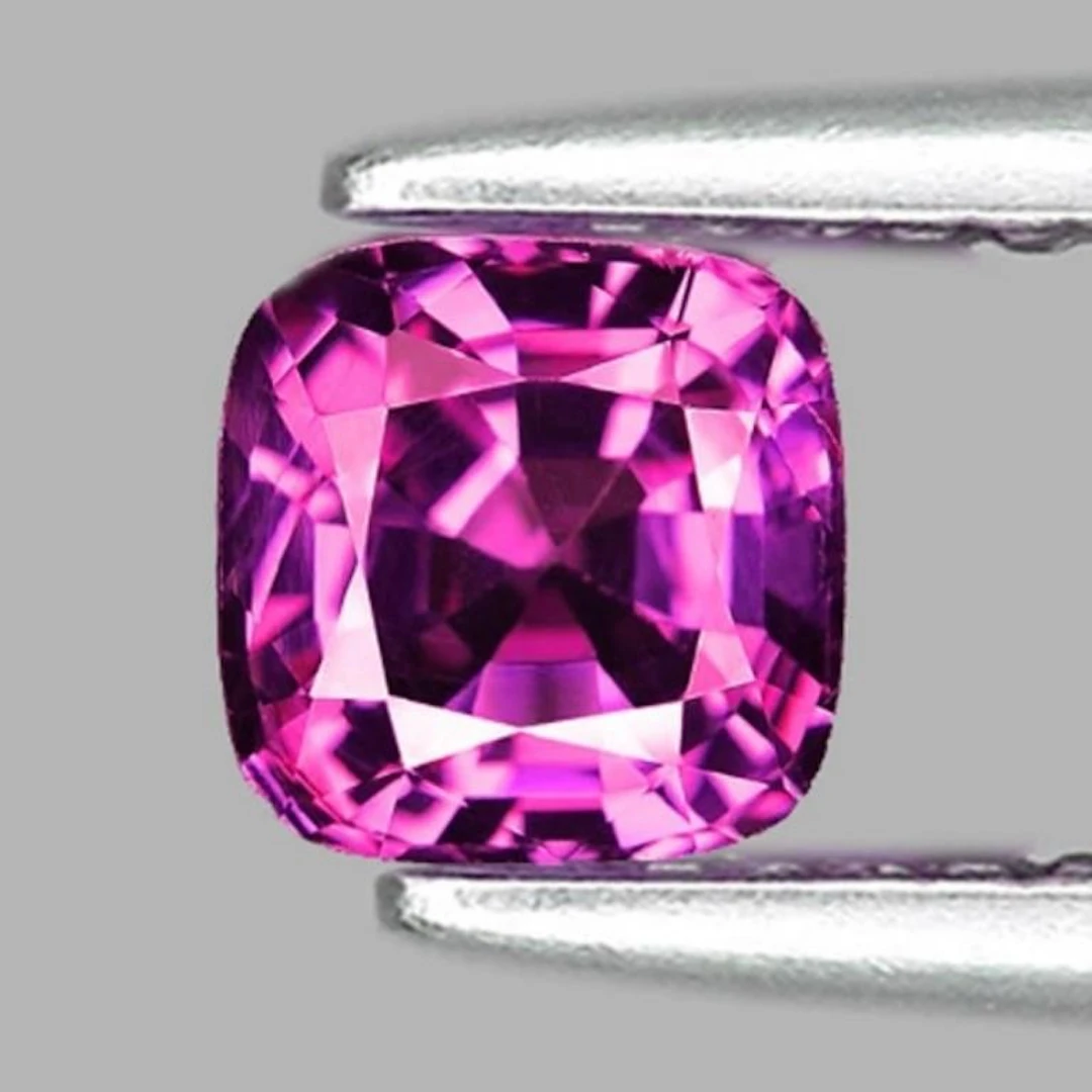 Natural Cushion Purple Pink Sapphire [Flawless-VVS