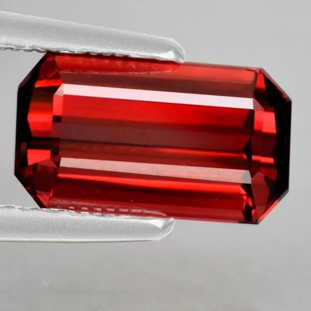 Natural Red Rhodolite Garnet [Flawless-VVS]