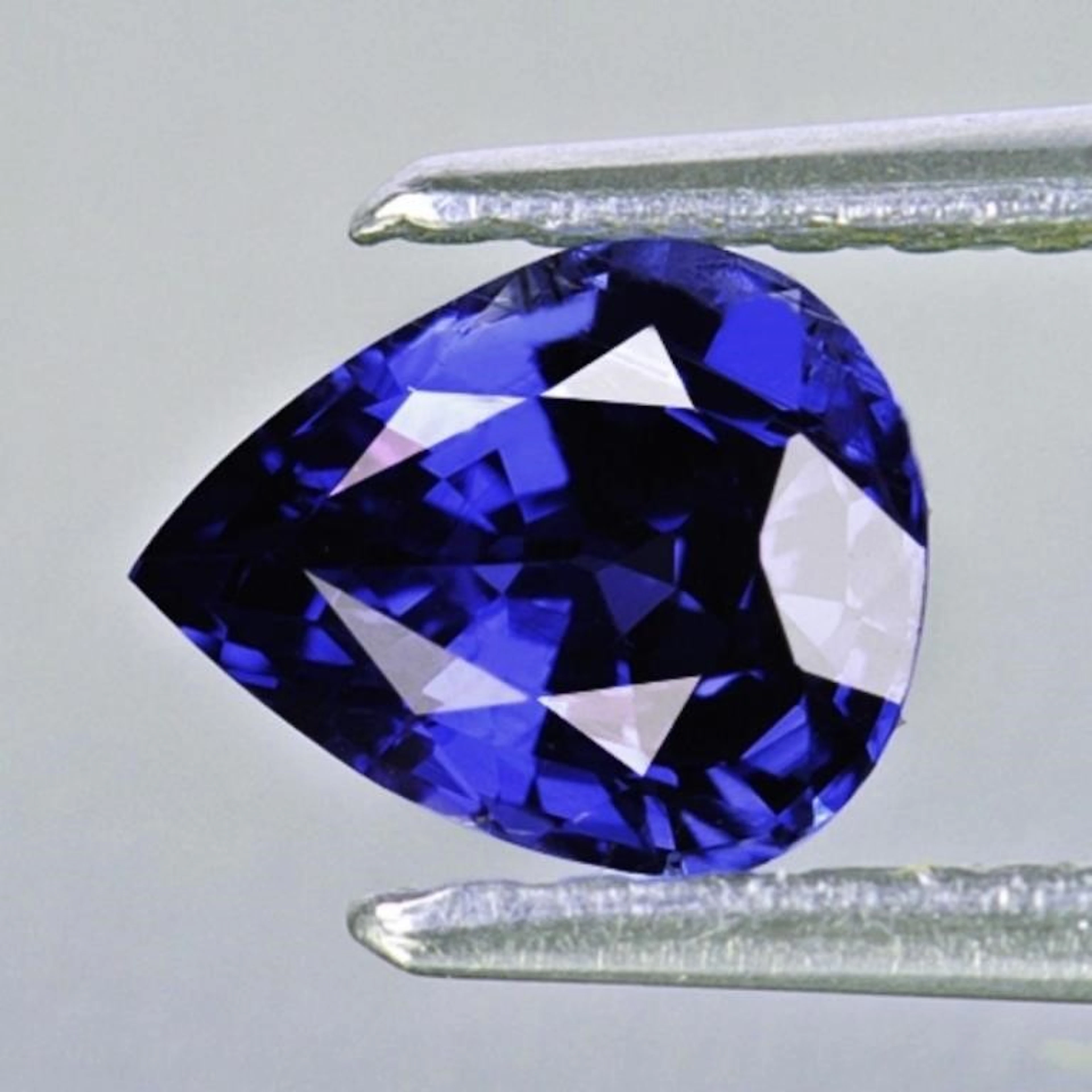 Natural Violet Blue Sapphire {Flawless-VVS}
