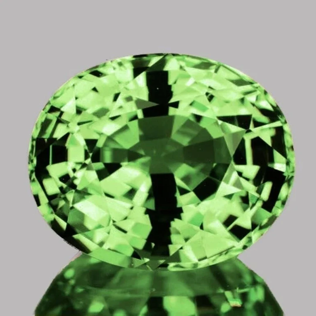 Nautral Tsavorite Garnet 6.5 x .5.5 MM (VVS)