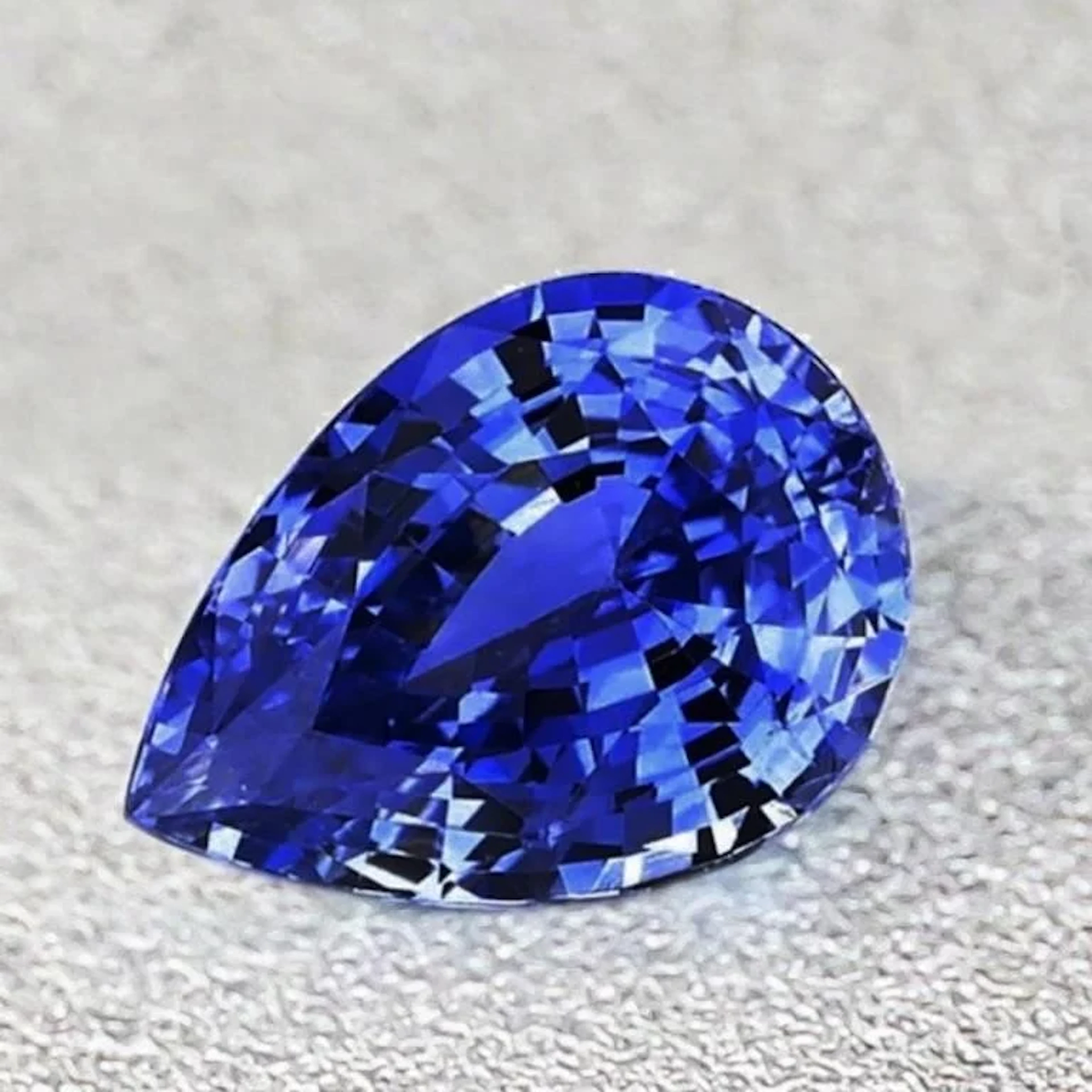 Natural Intense Blue Sapphire [Flawless-VVS]
