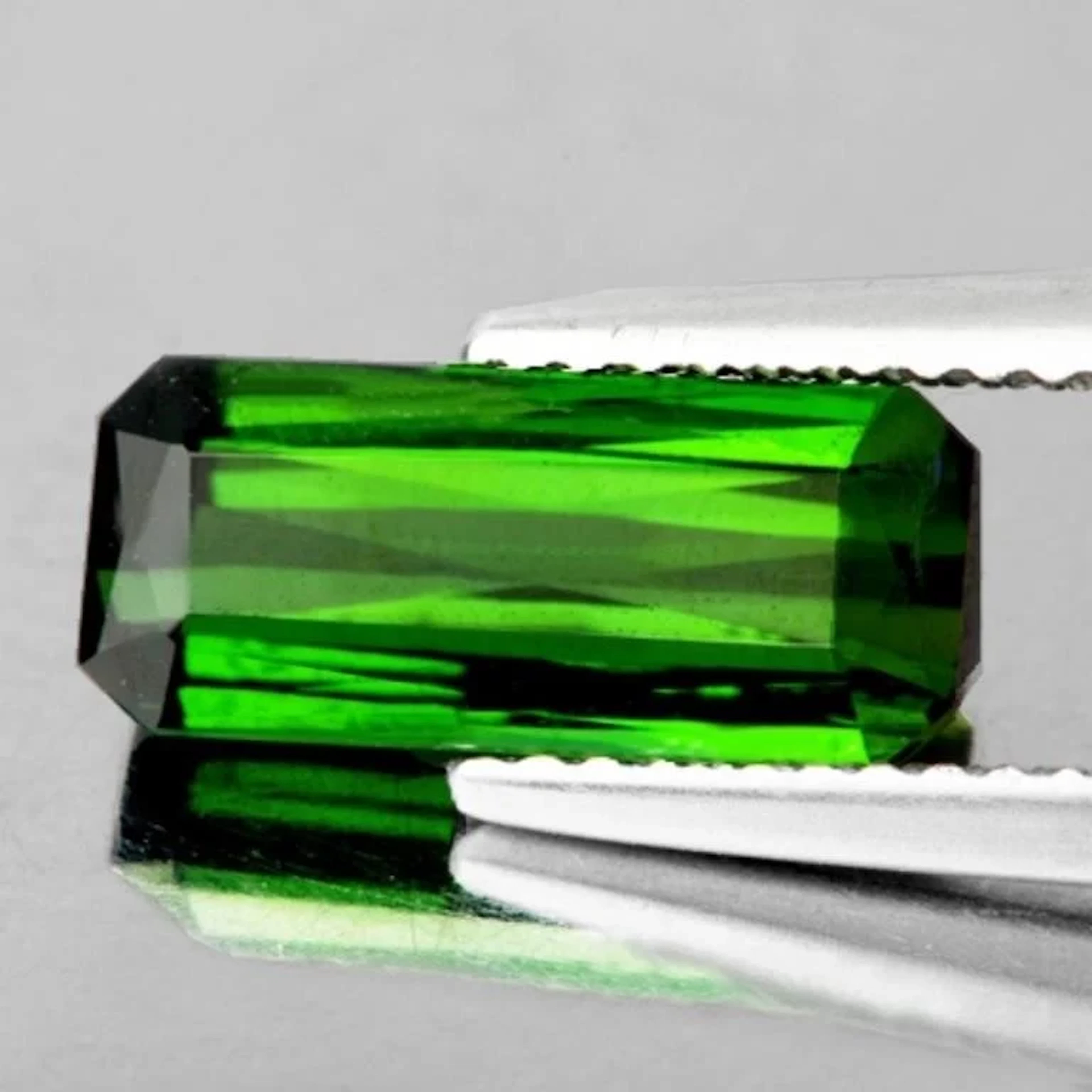 Natural Chrome Green Tourmaline {VVS}