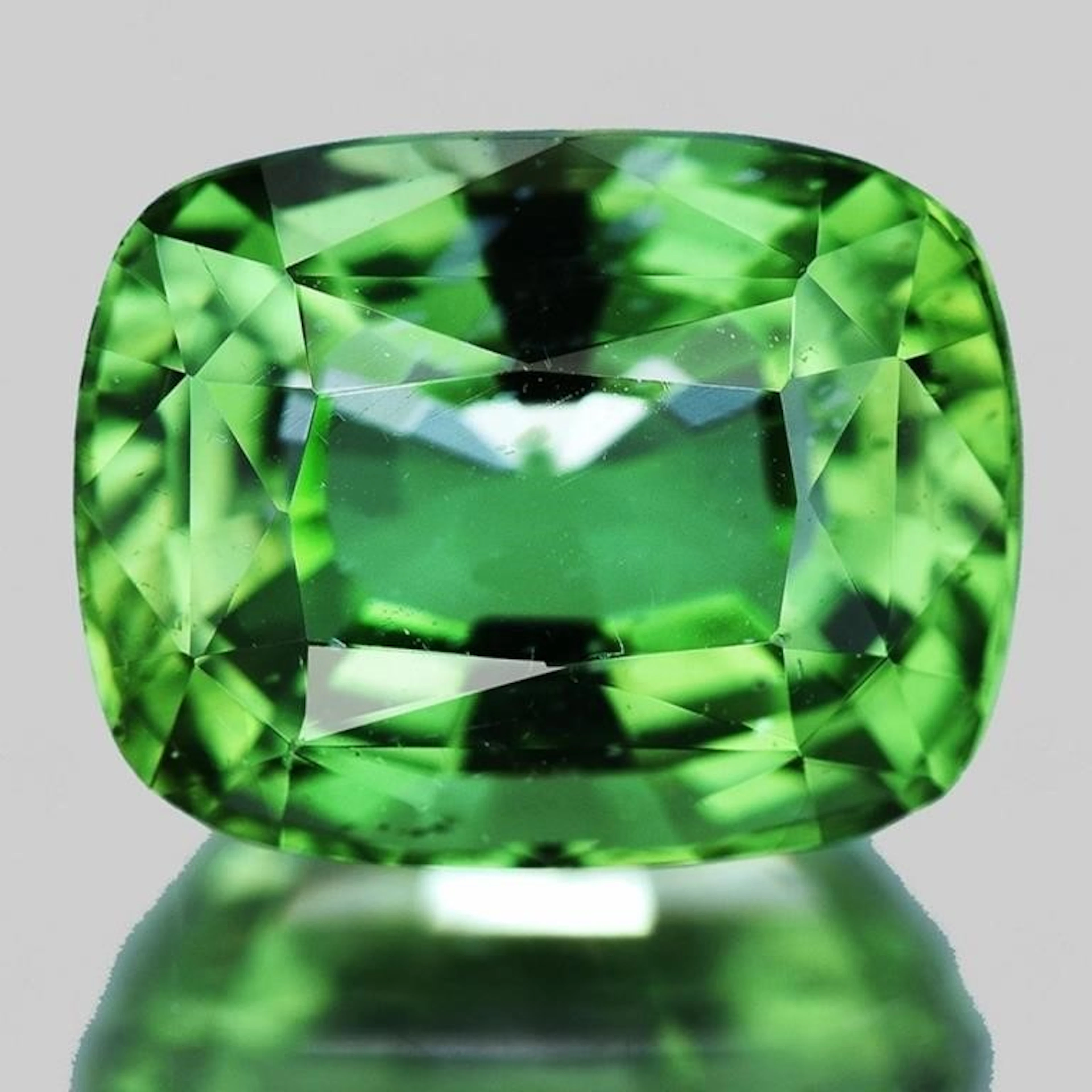 Natural Paraiba Green Apatite {Flawless-VVS}