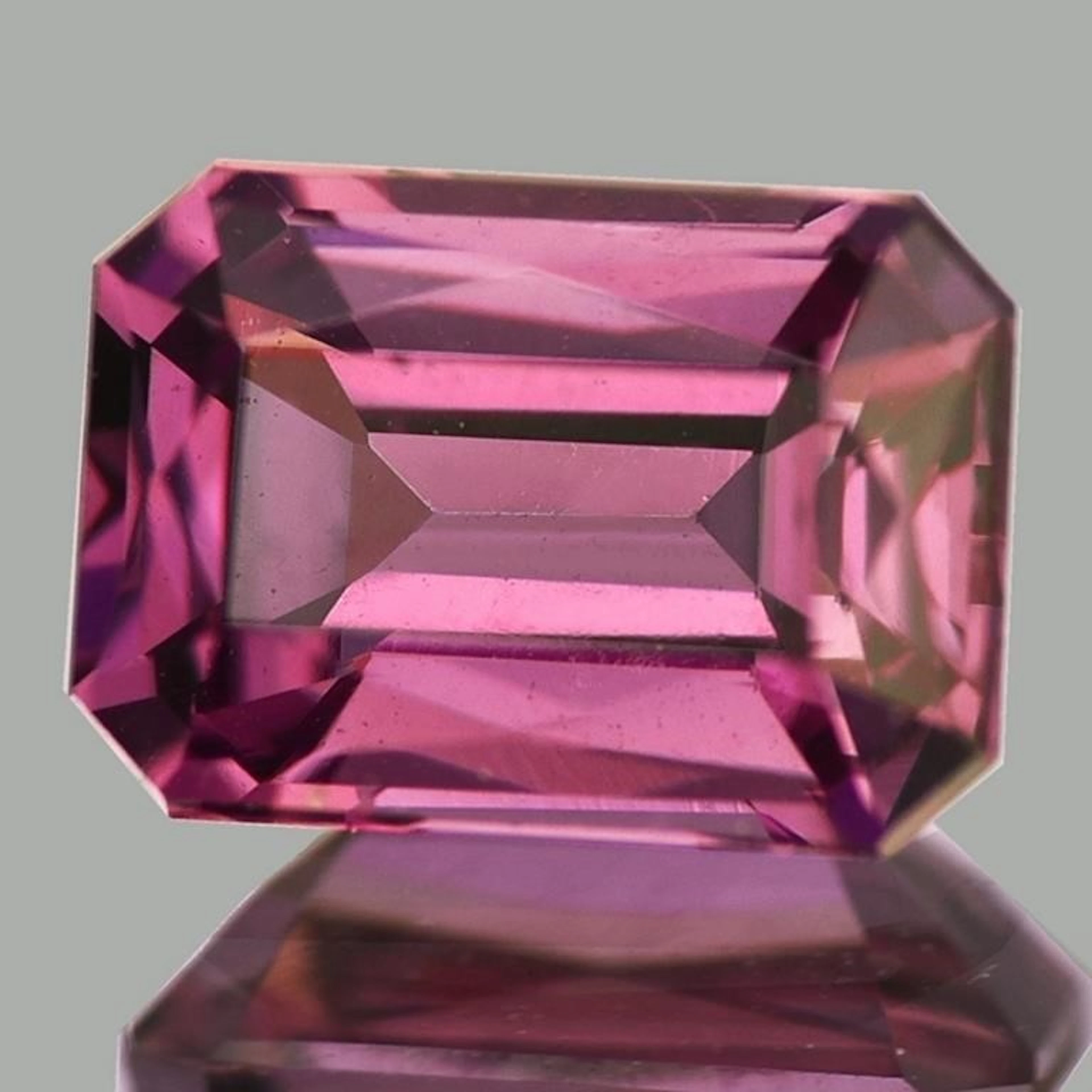 Natural Mahenge Pink Malaya Garnet {Flawless-VVS}