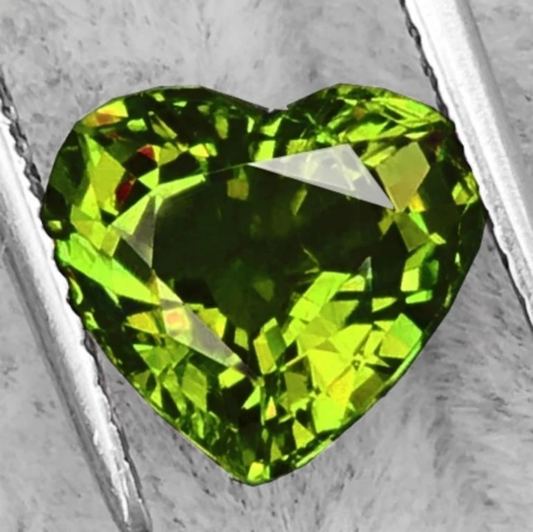 Natural Green Tourmaline Heart {Flawless-VVS}