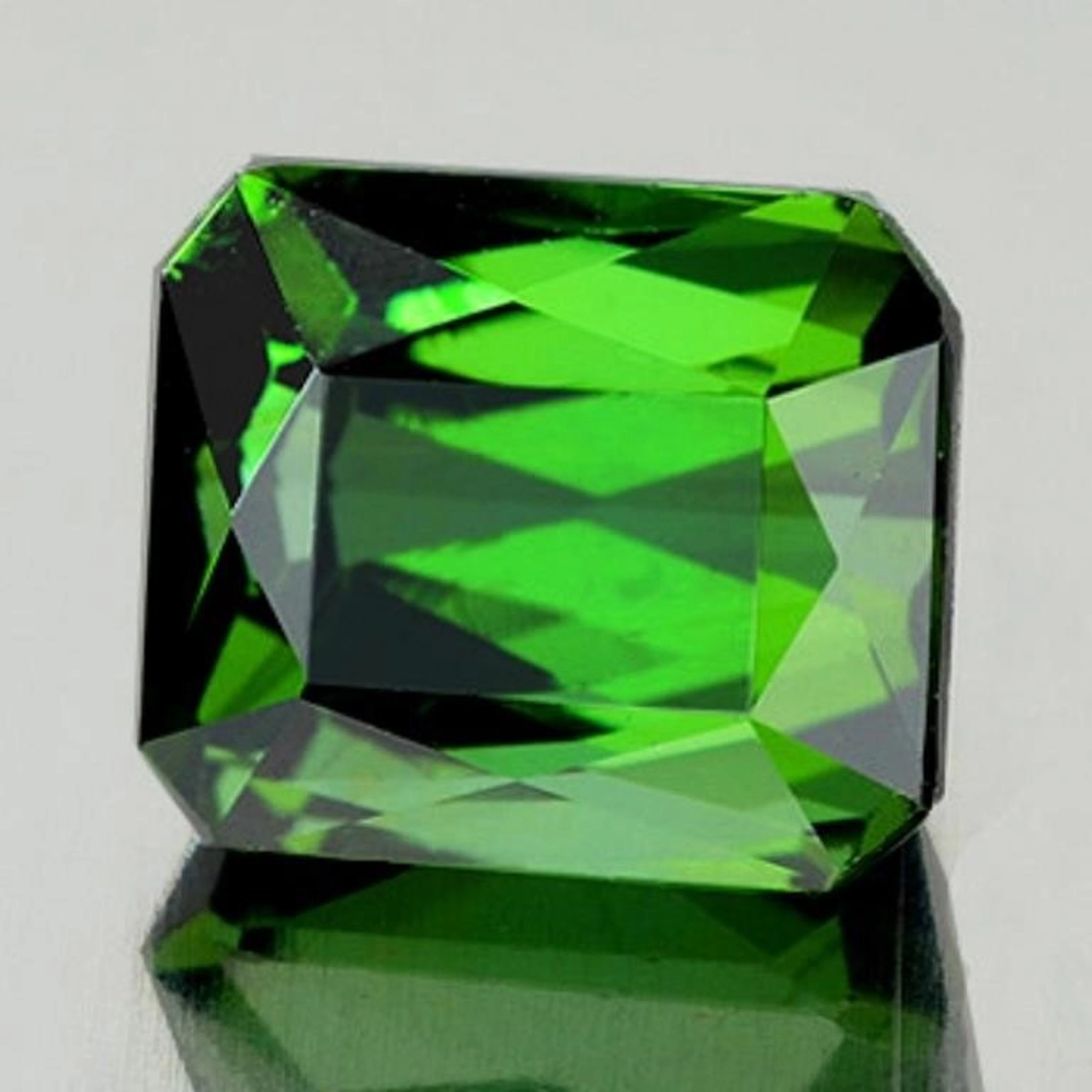 Natural Chrome Green Tourmaline {Flawless-VVS}