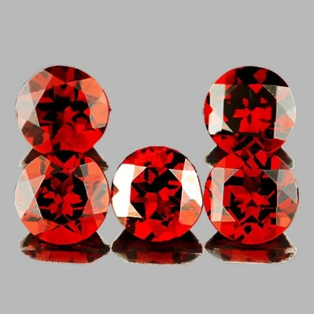 Natural Intense Red Mozambique Garnet {Flawless-VV