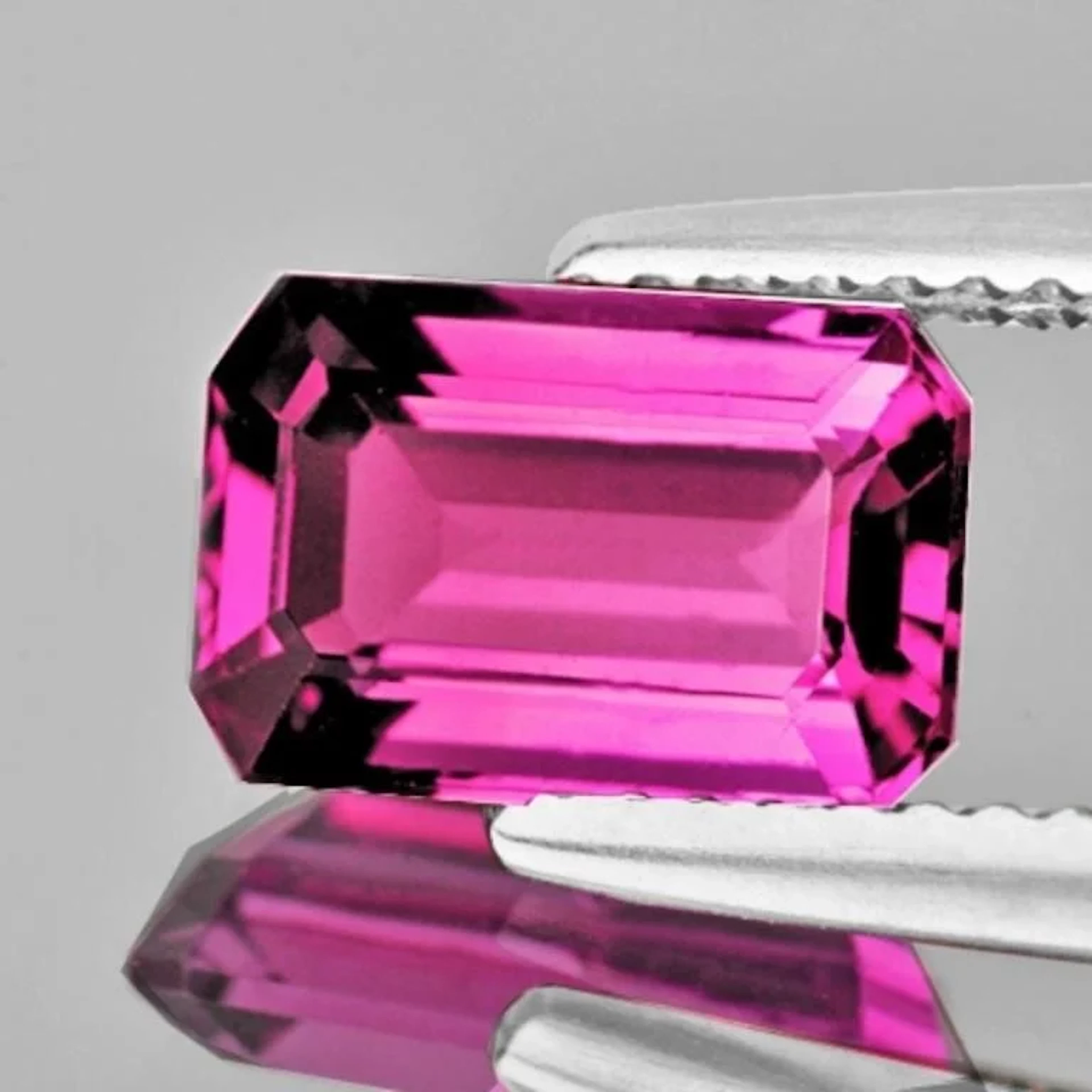 Natural Pink Sapphire {Flawless-VVS}