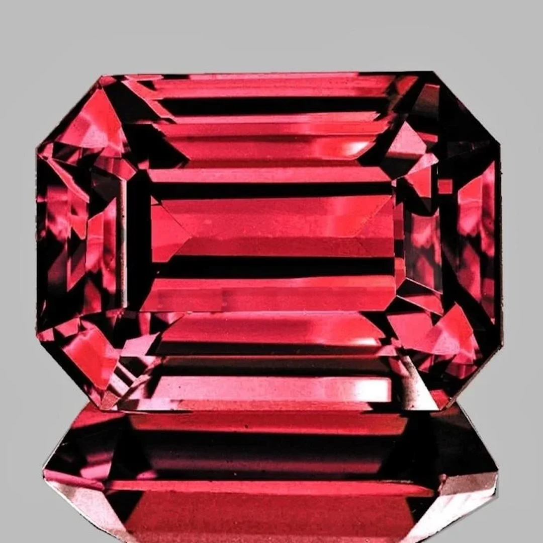 Natural Pink Red Rhodolite Garnet{Flawless-VVS1}