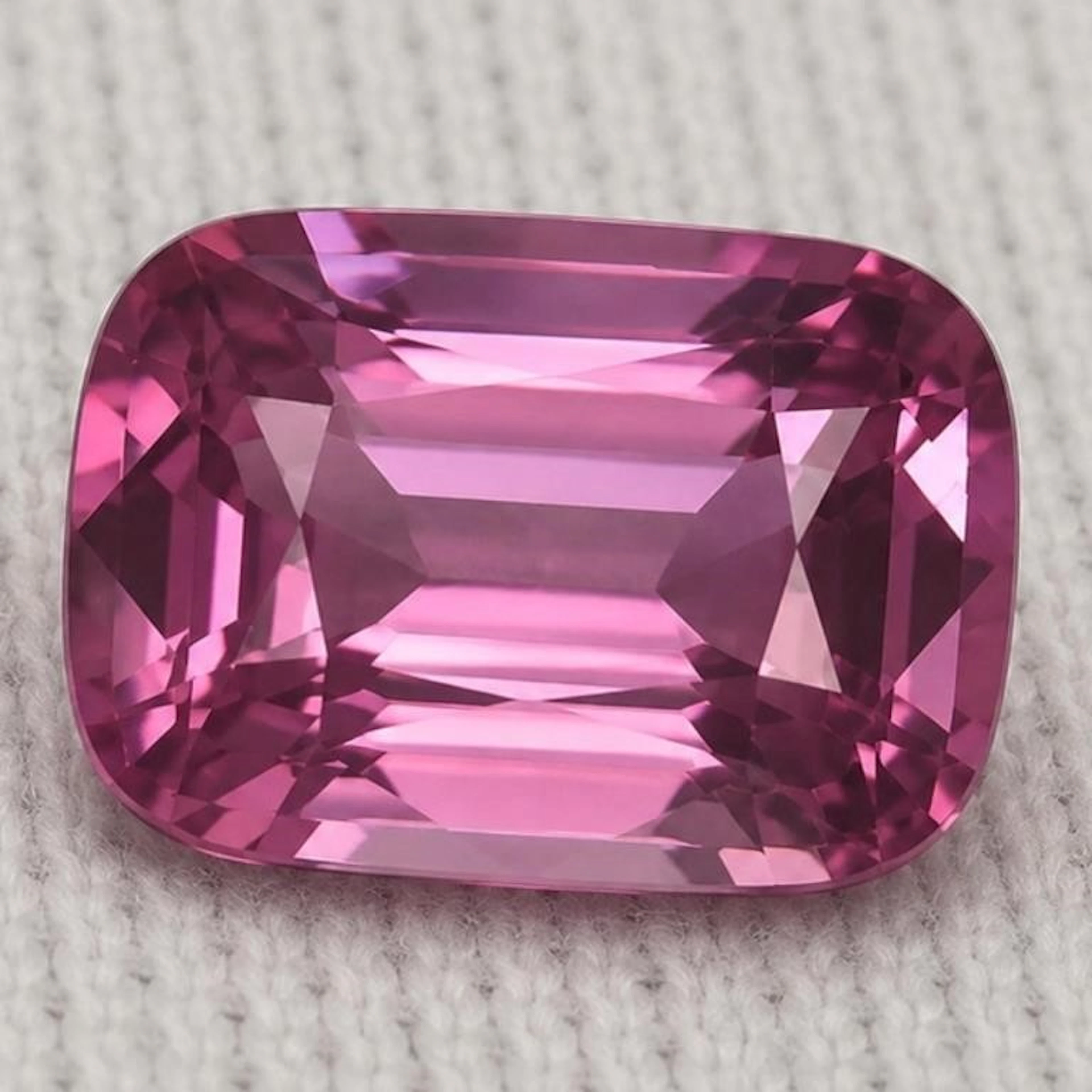 Natural Cushion Pink Spinel [Flawless-VVS]