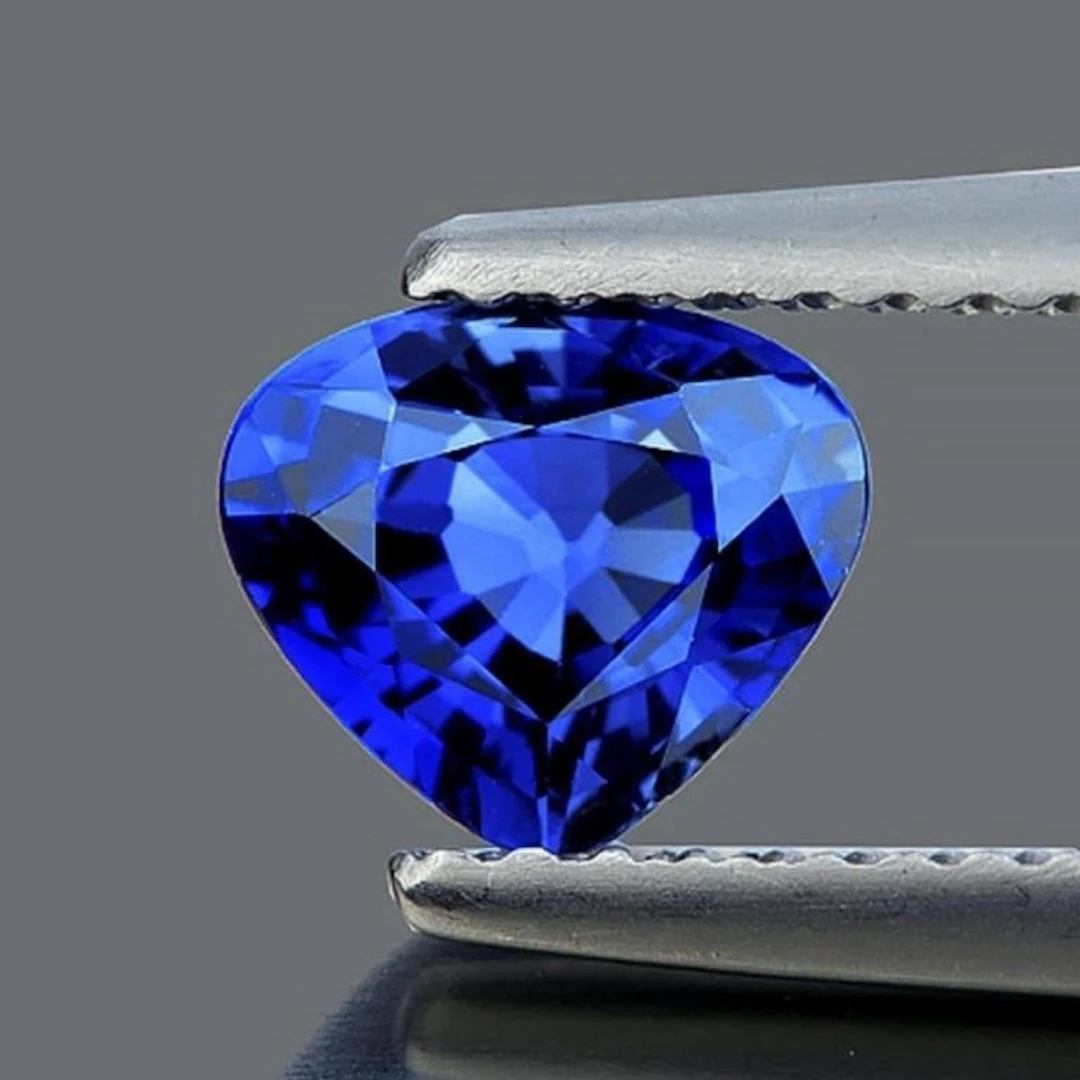 Natural Intense Blue Sapphire [Flawless-VVS]