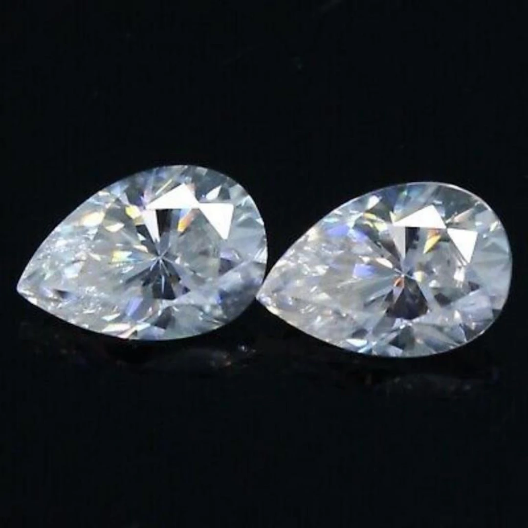 White Pear Cut Diamond Pair 4.00 Cts - IGI Certif