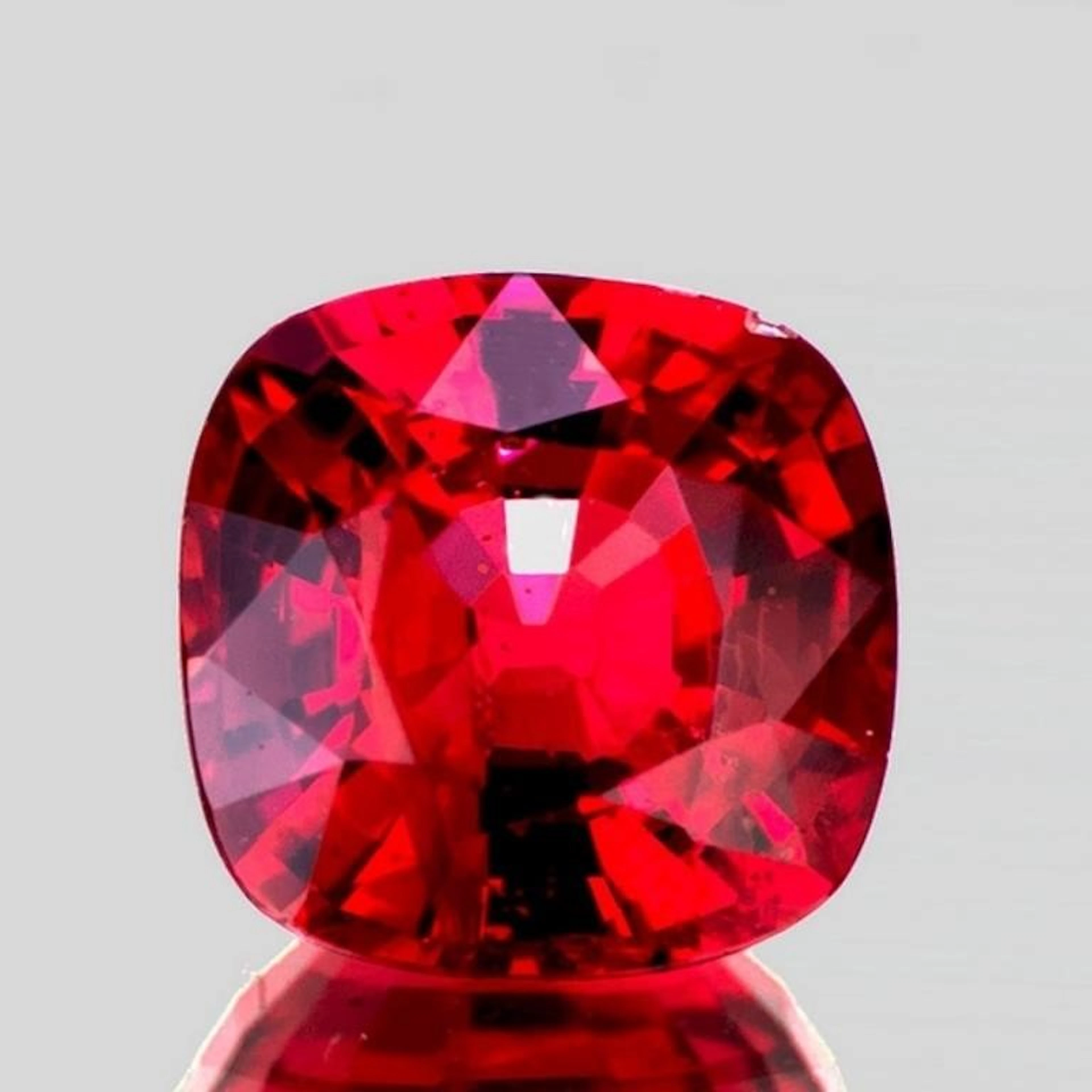 Natural Cushion Orange Pink Sapphire [VVS]