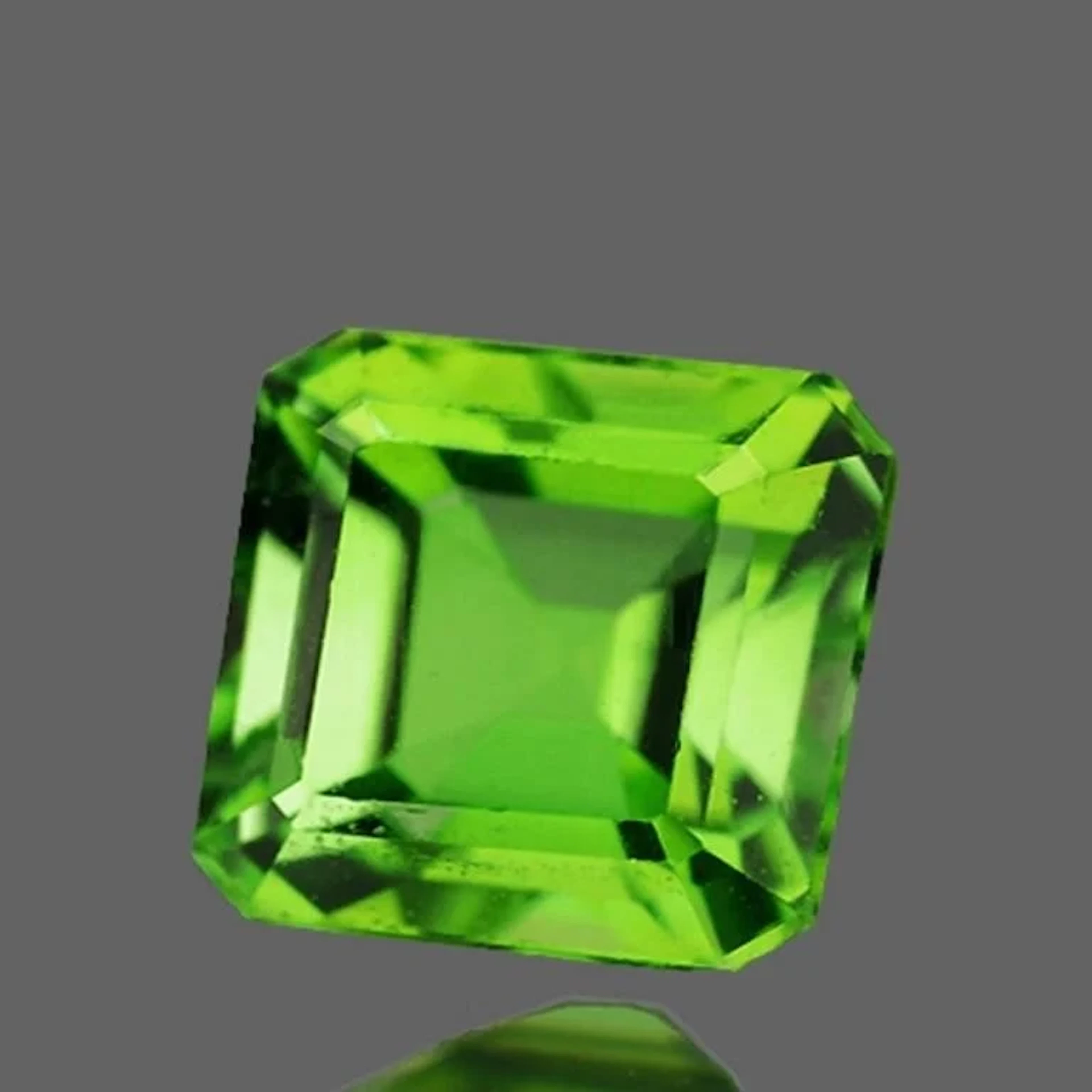 Natural Asscher Green Tourmaline [VVS]
