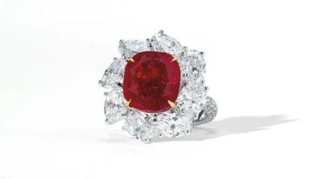 Gold & Pigeon Blood Red Ruby & Diamonds Ring