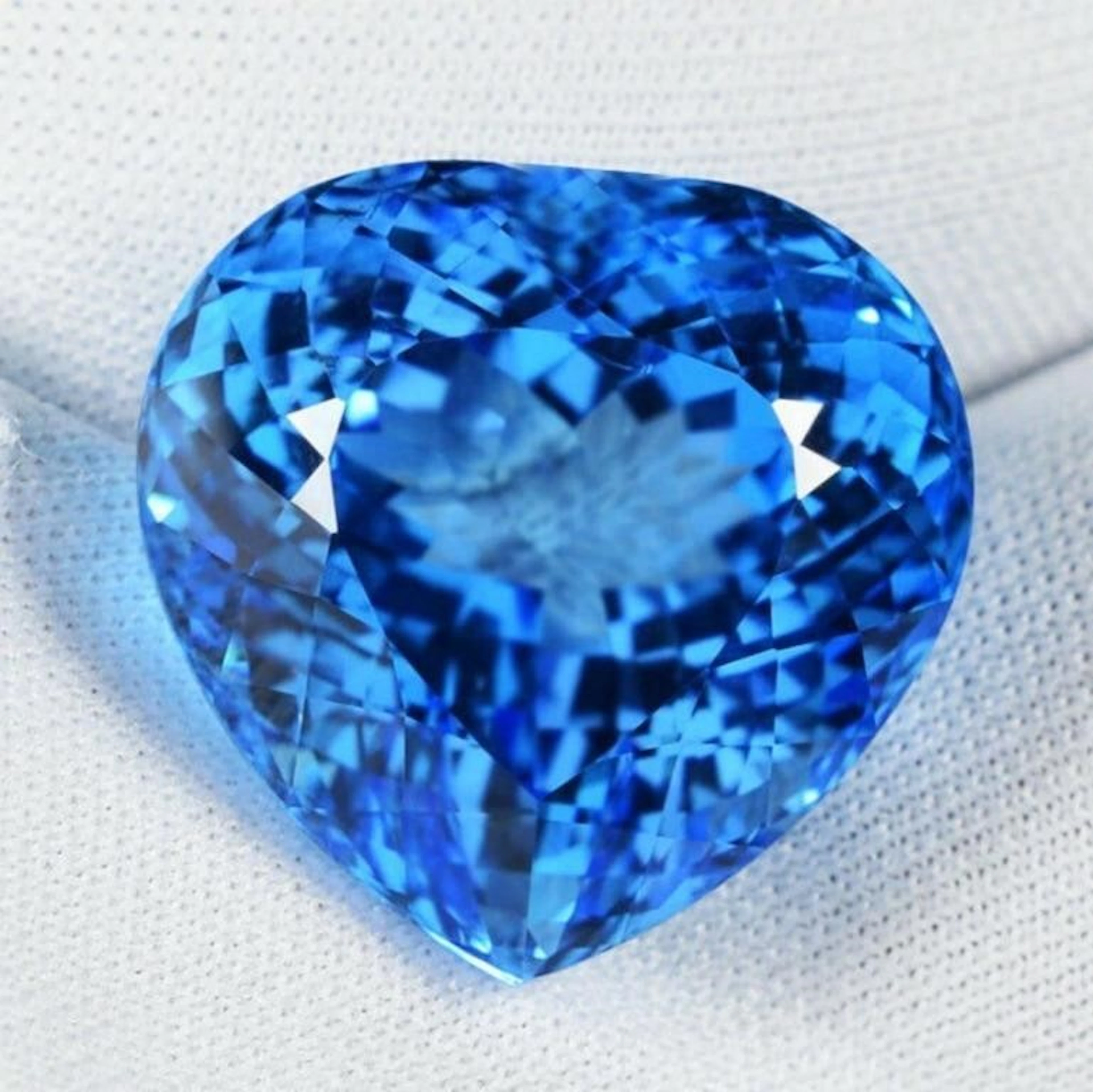 Natural Swiss Blue Topaz [Flawless-VVS]