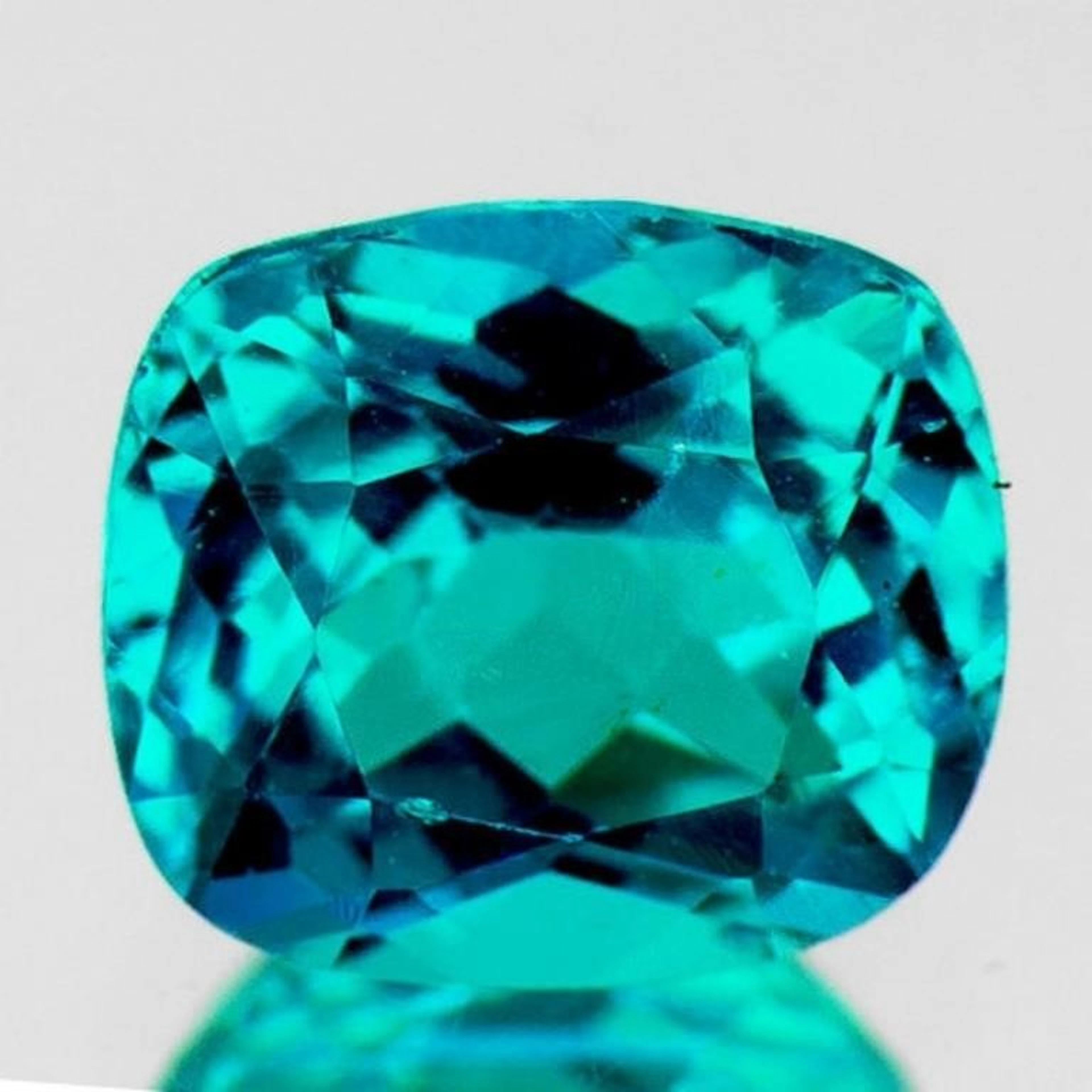 Natural Greenish Blue Apatite [VVS]