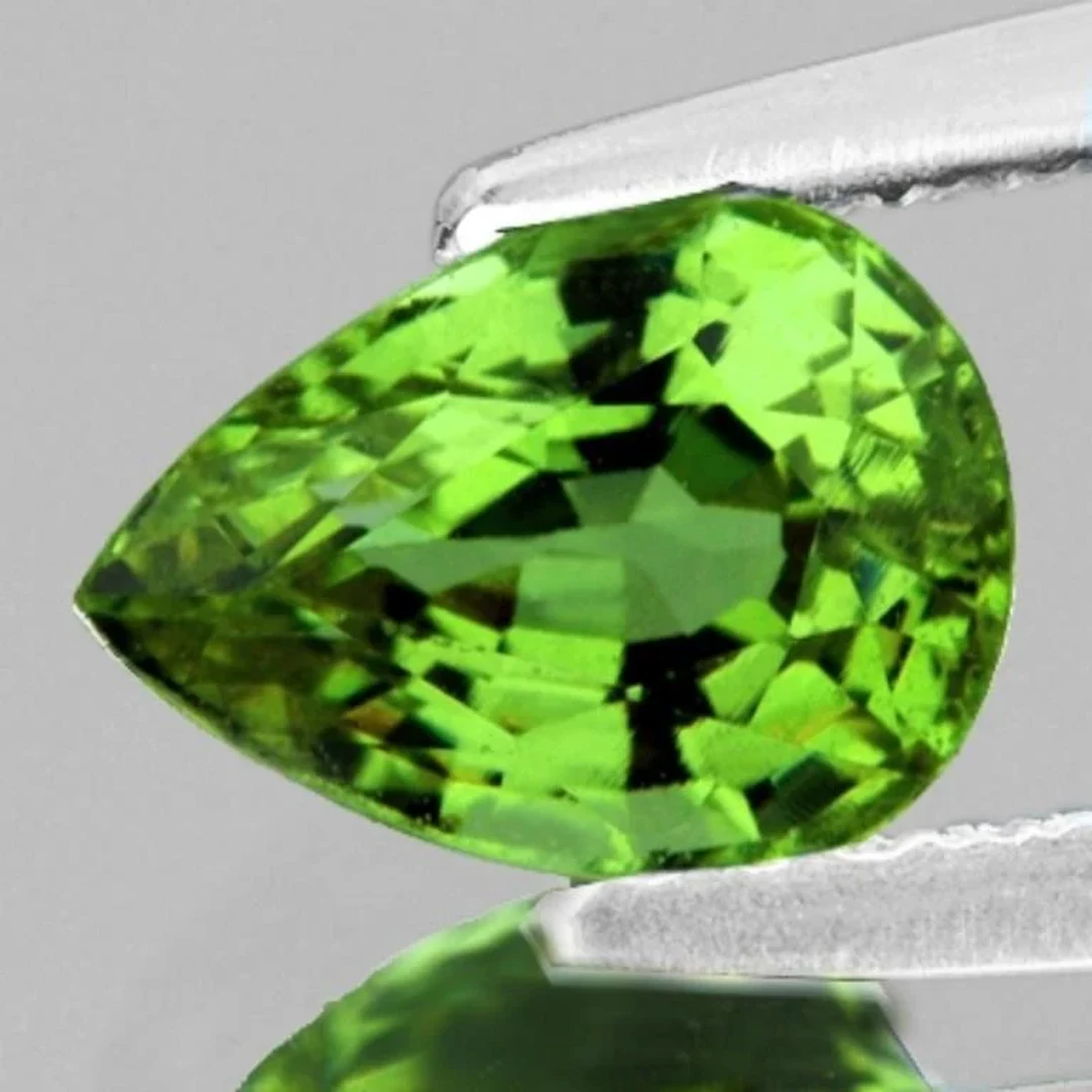 Natural Mozambique Green Tourmaline {VVS}