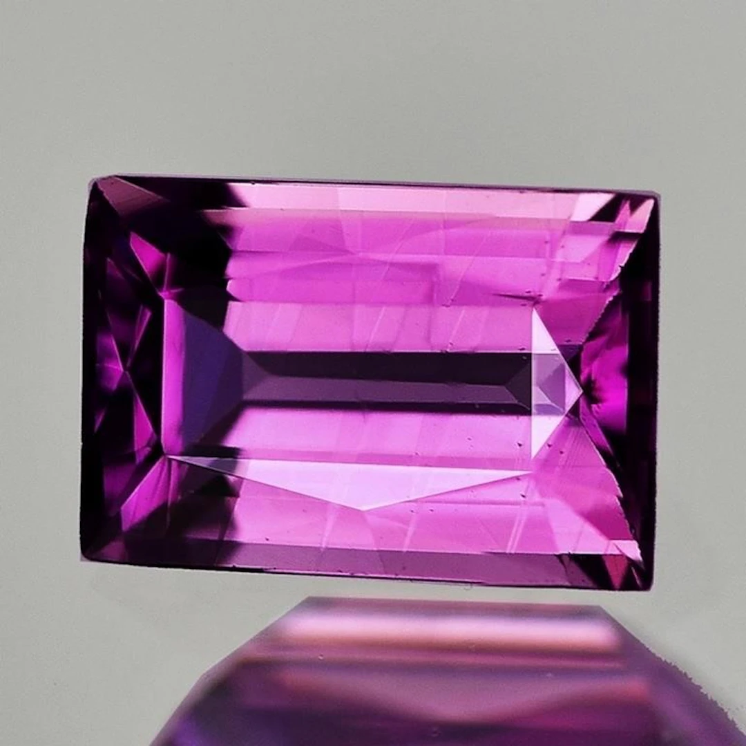 Natural Pink Sapphire {Flawless-VVS}