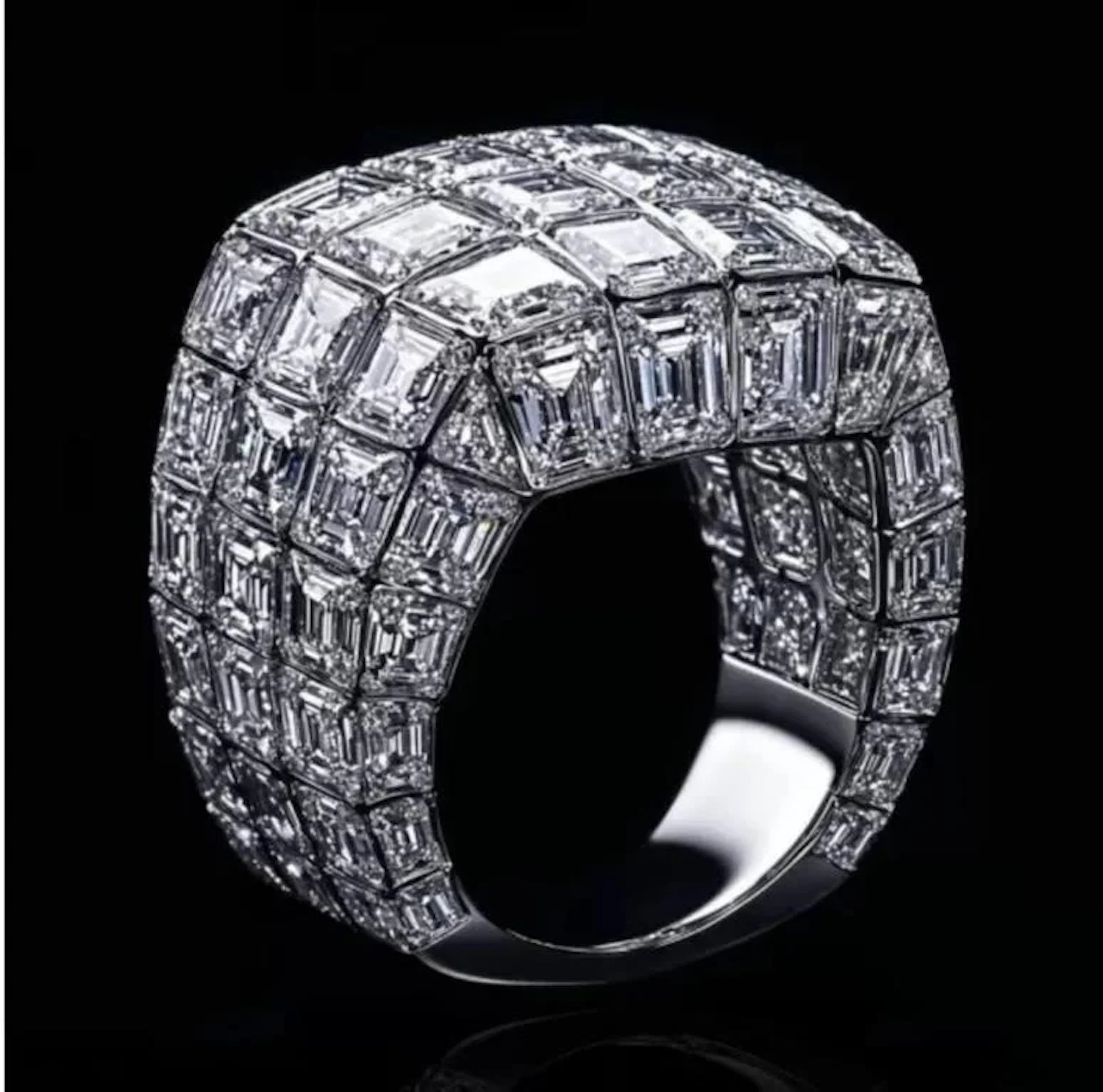 Gold & 10.05 Cts White Diamonds Ring