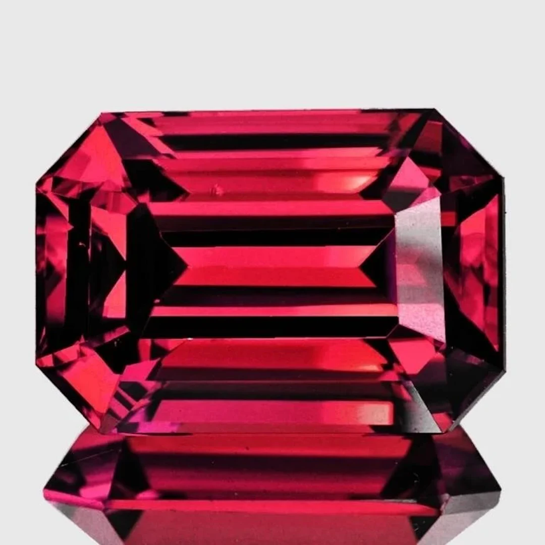 Natural Pink Red Rhodolite Garnet{Flawless-VVS1}