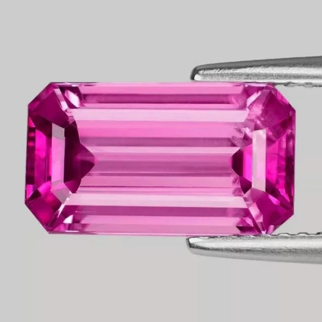 Natural Intense Pink Tourmaline { Flawless-VVS }