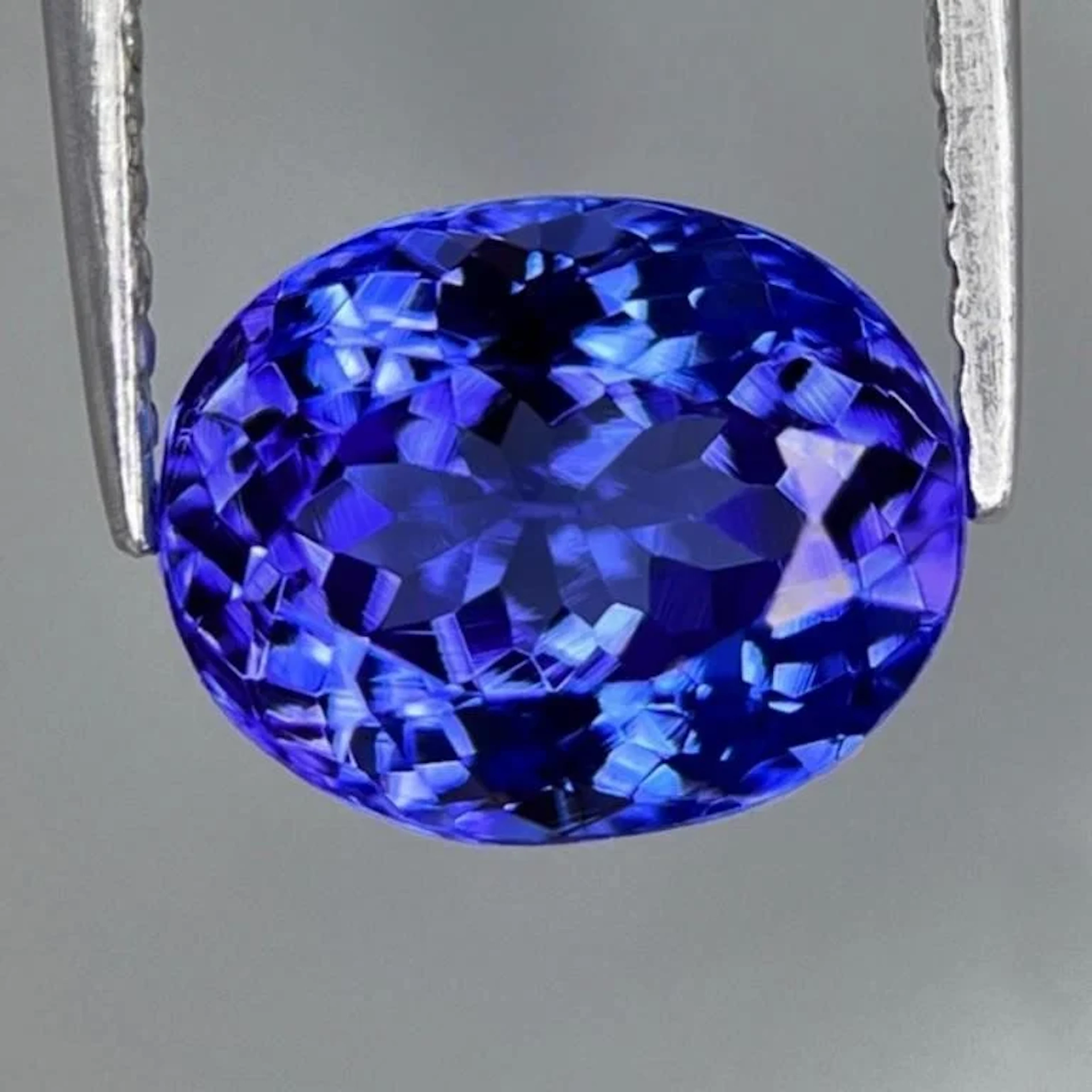 Natural Oval Purple Blue Tanzanite 2.68 Cts [VVS]
