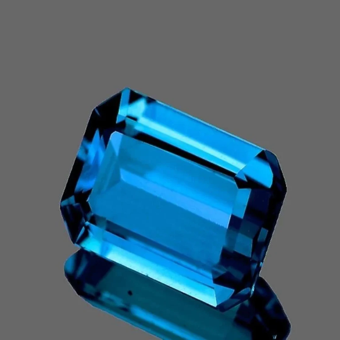 Natural London Blue Topaz [Flawless-VVS]