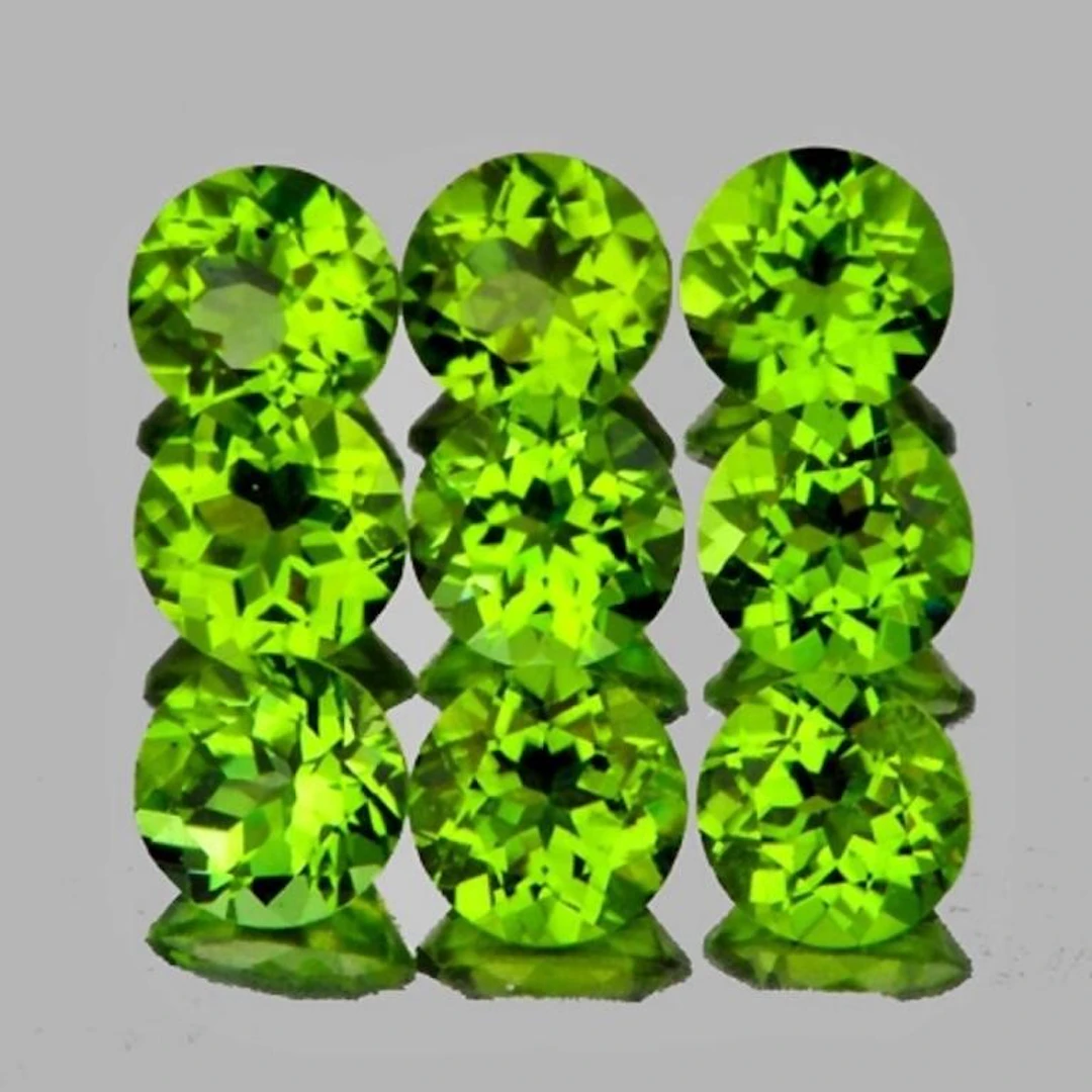 Natural Green Peridot 9 Pcs {Flawless-VVS}