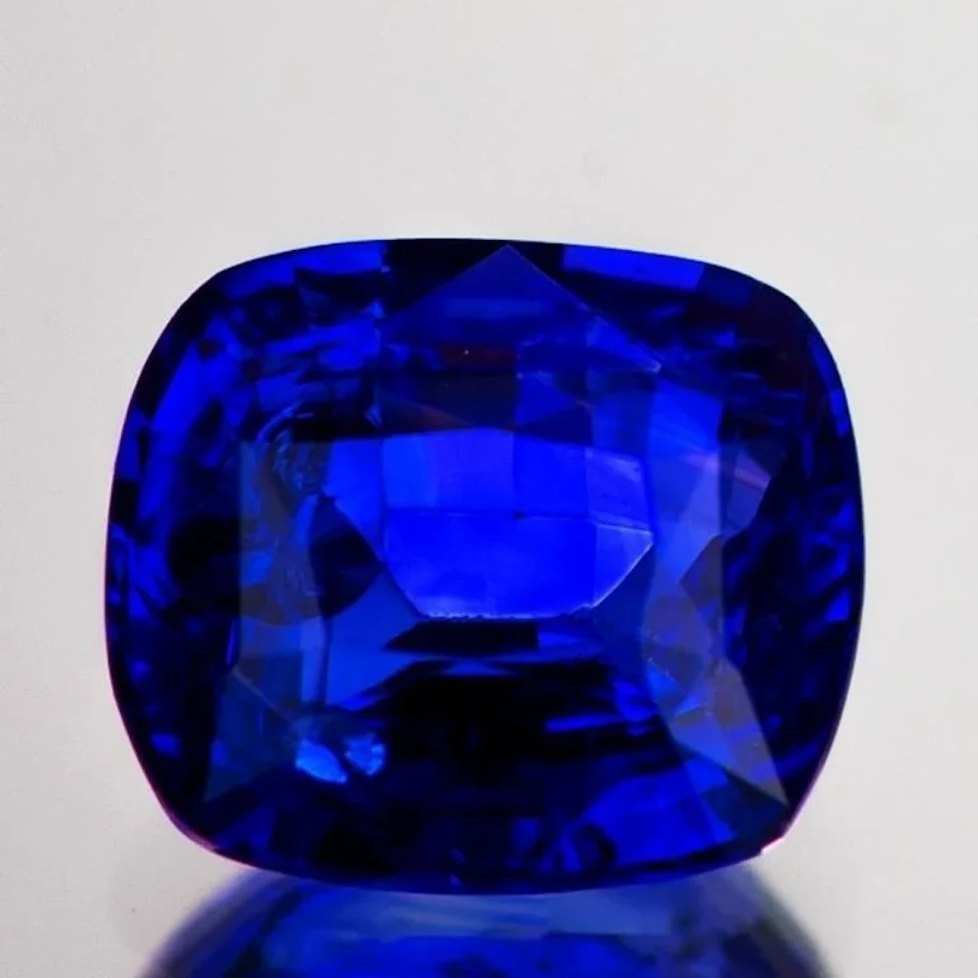Natural Royal Blue Sapphire [Flawless-VVS]
