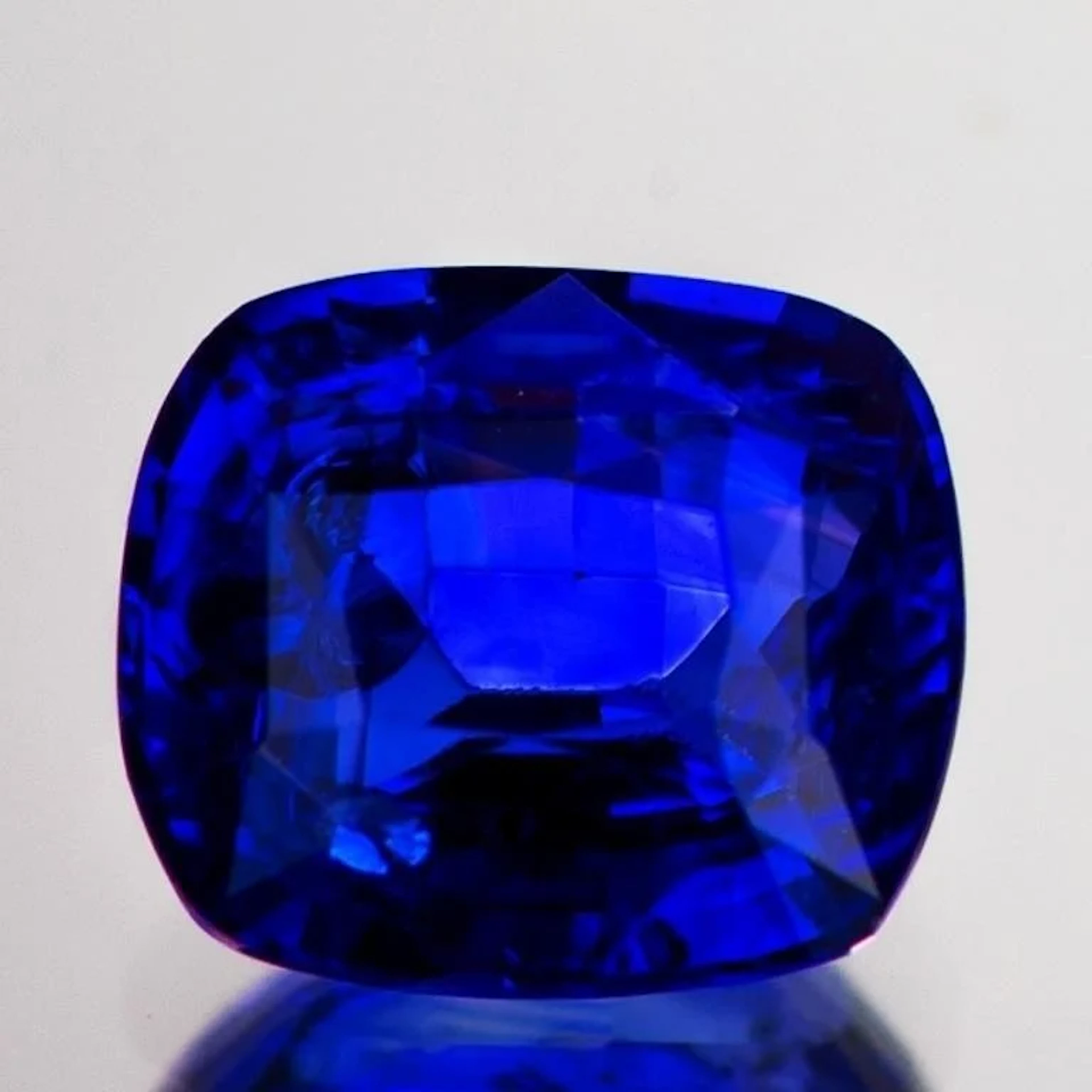 Natural Royal Blue Sapphire [Flawless-VVS]