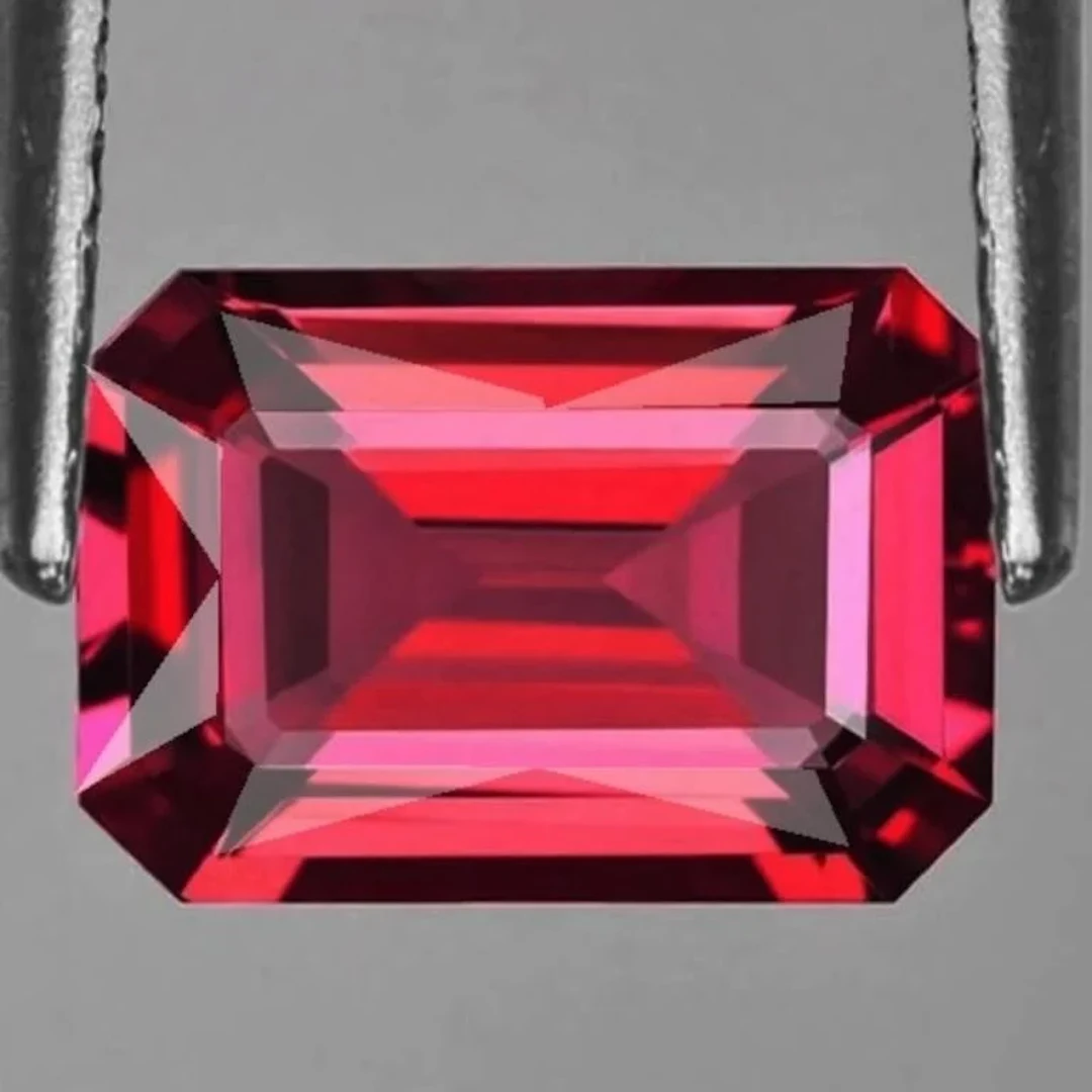 Natural Red Rhodolite Garnet {Flawless-VVS}