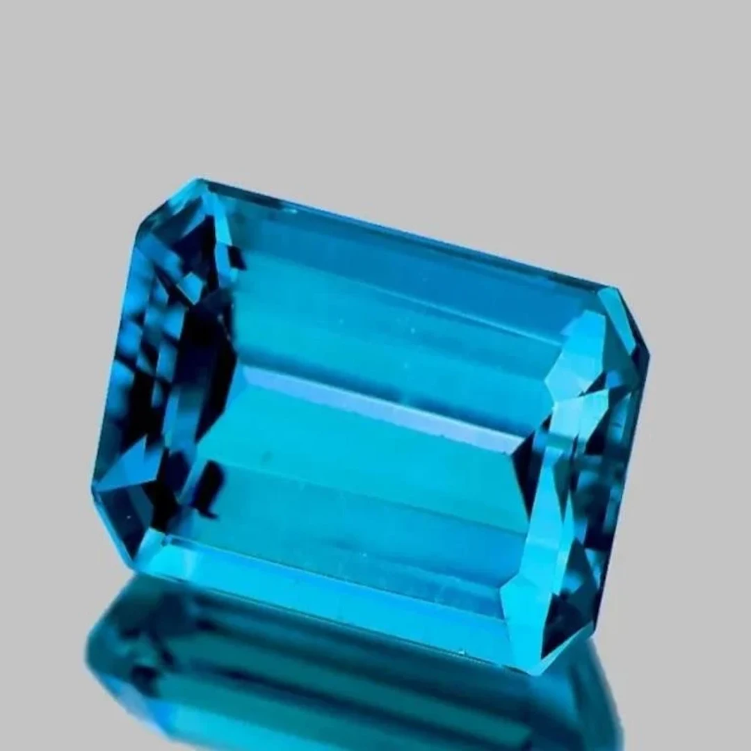Natural London Blue Topaz [Flawless-VVS]