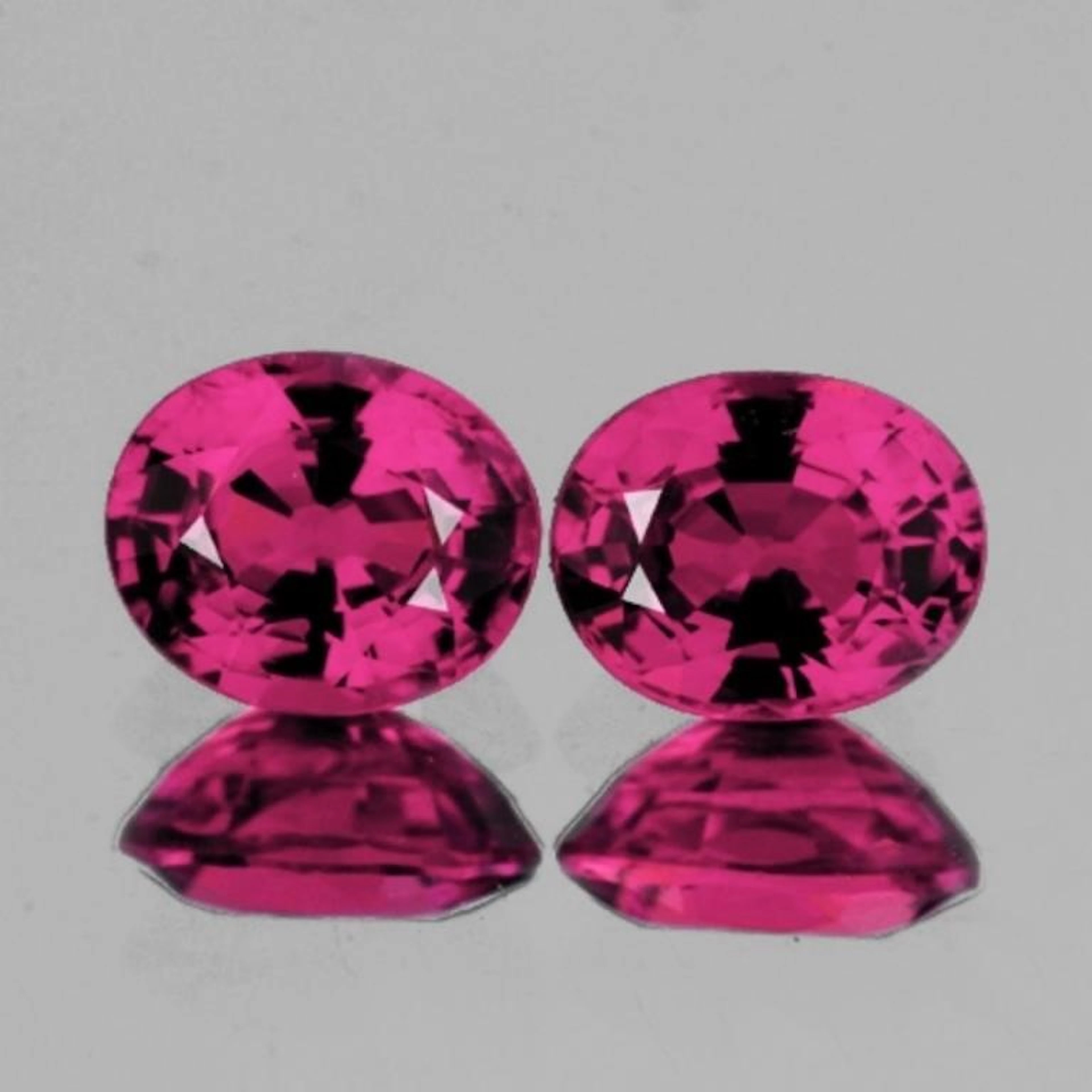 Natural Pinkish/Red Sapphire Pair(Flawless-VVS)