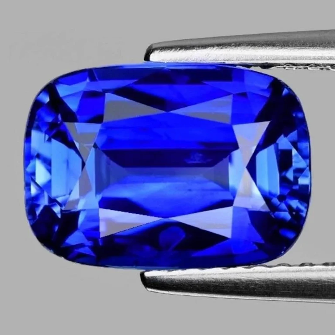 Natural Untreated Royal Blue Sapphire {Flawless-VV