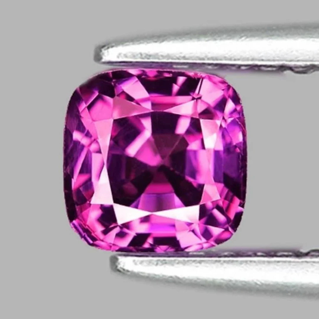 Natural Cushion Purple Pink Sapphire [Flawless-VVS