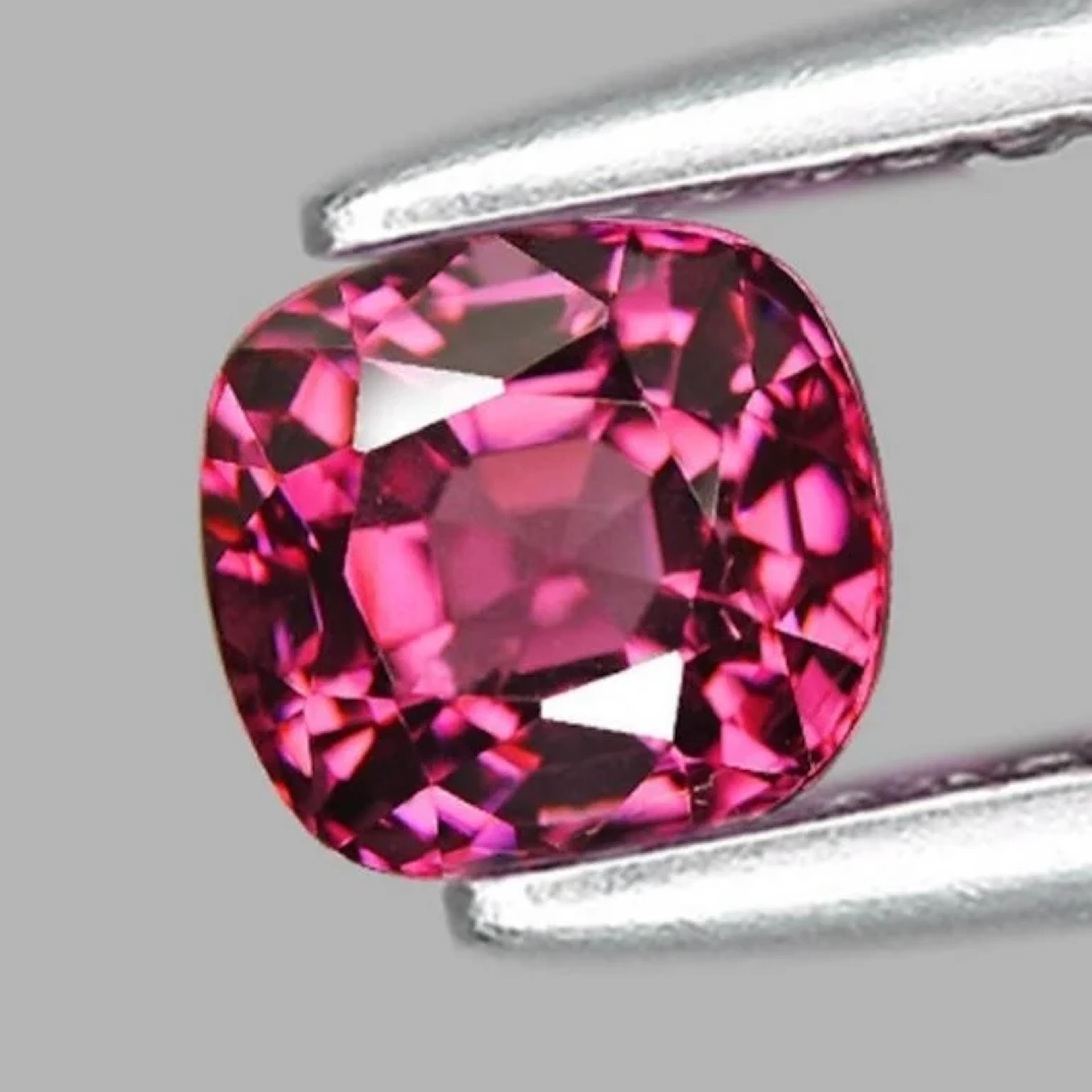 Natural Cushion Pink Sapphire [Flawless-VVS]